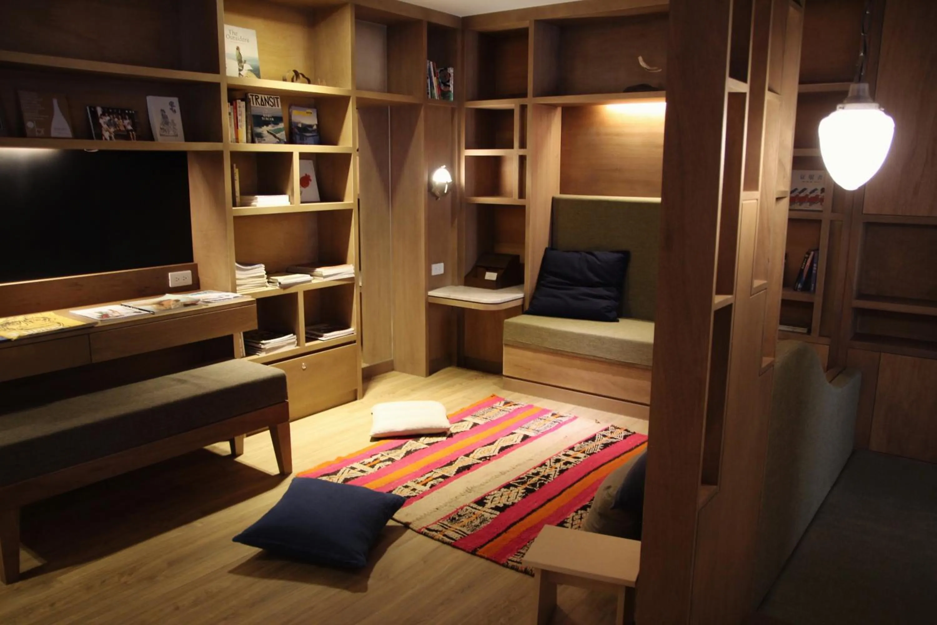 Communal lounge/ TV room, Bed in Ho̍k House