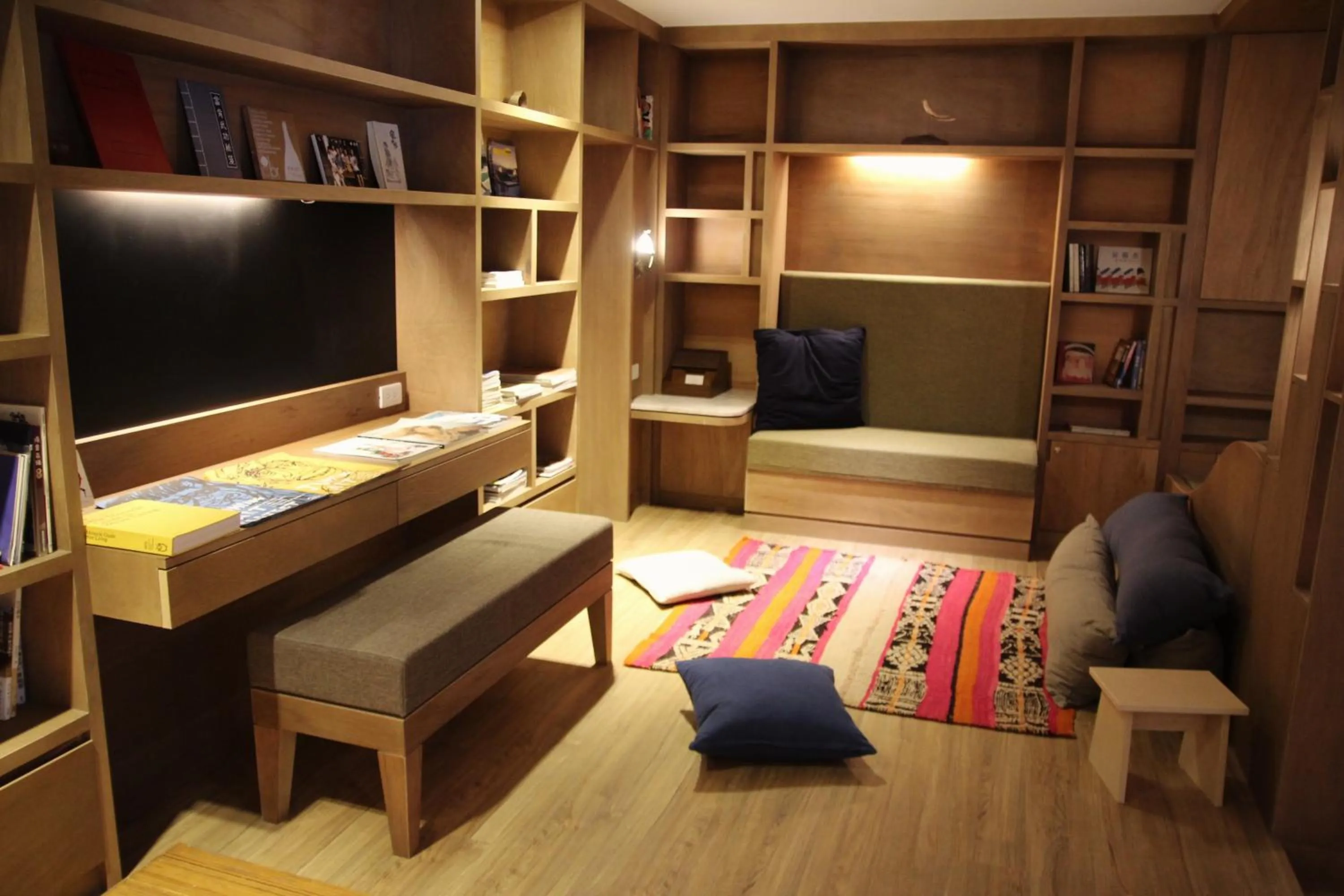 Communal lounge/ TV room in Ho̍k House