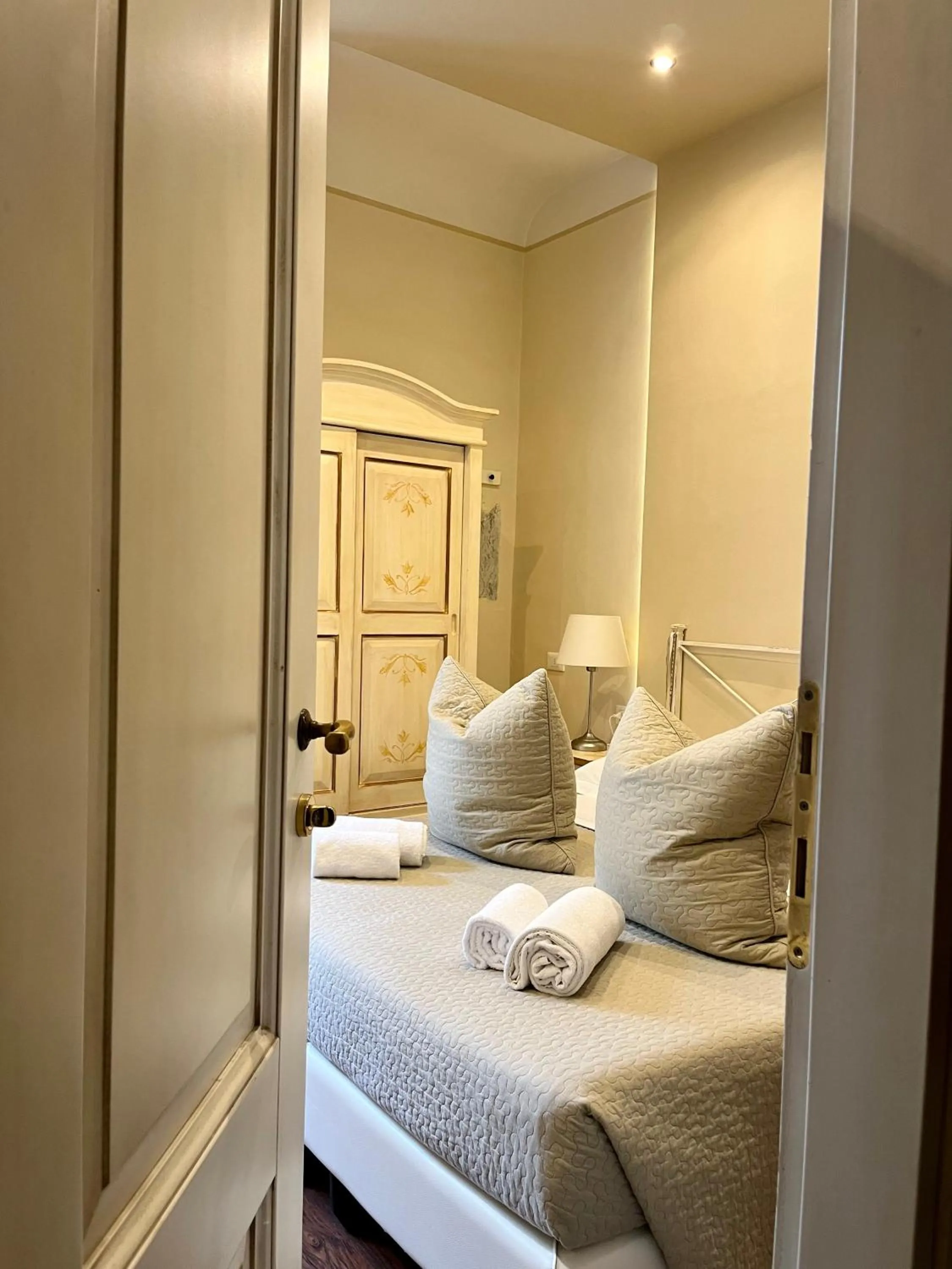 Bedroom, Bed in Soggiorno Pezzati