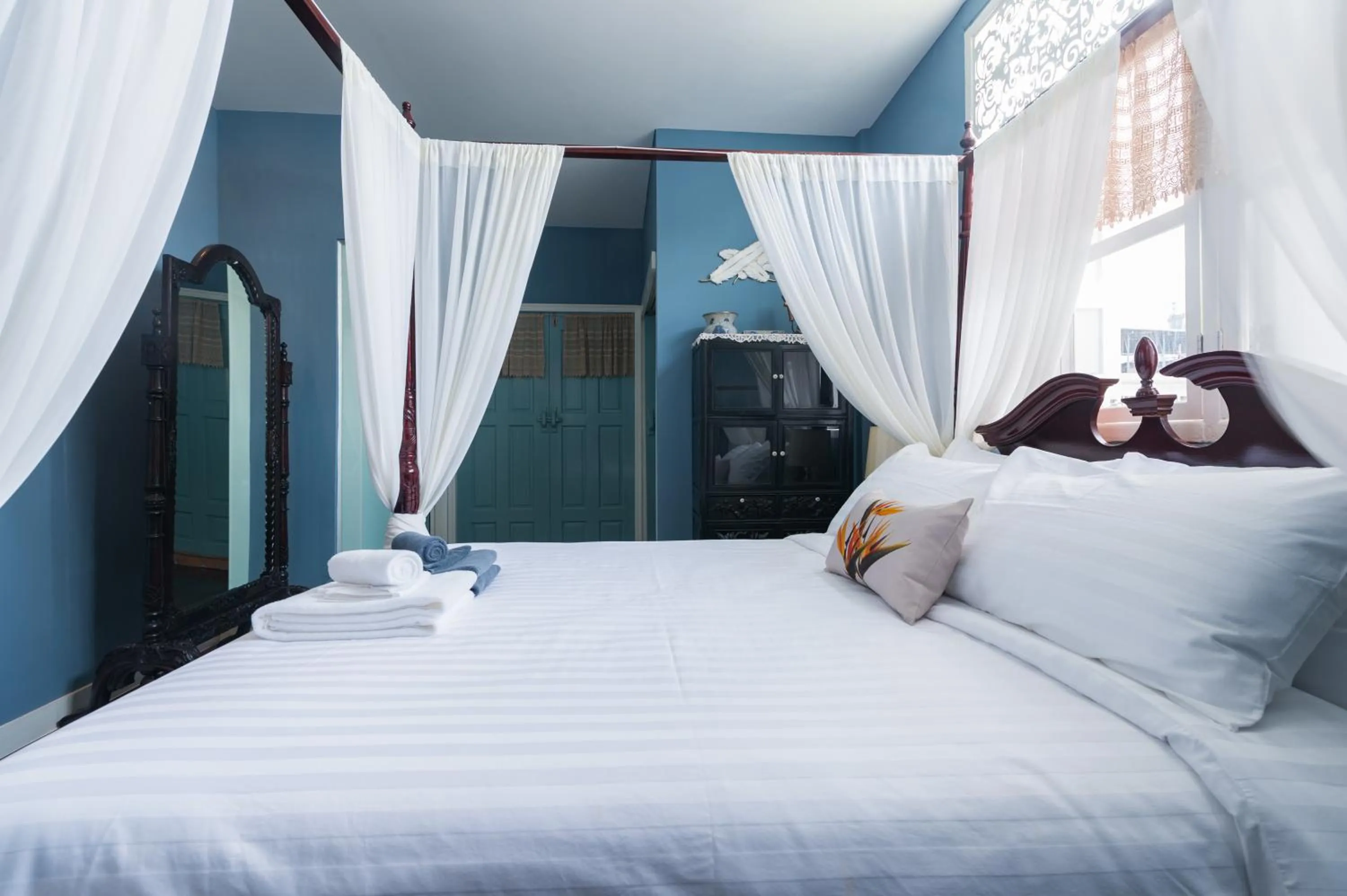 Photo of the whole room, Bed in The Unforgotten B&B