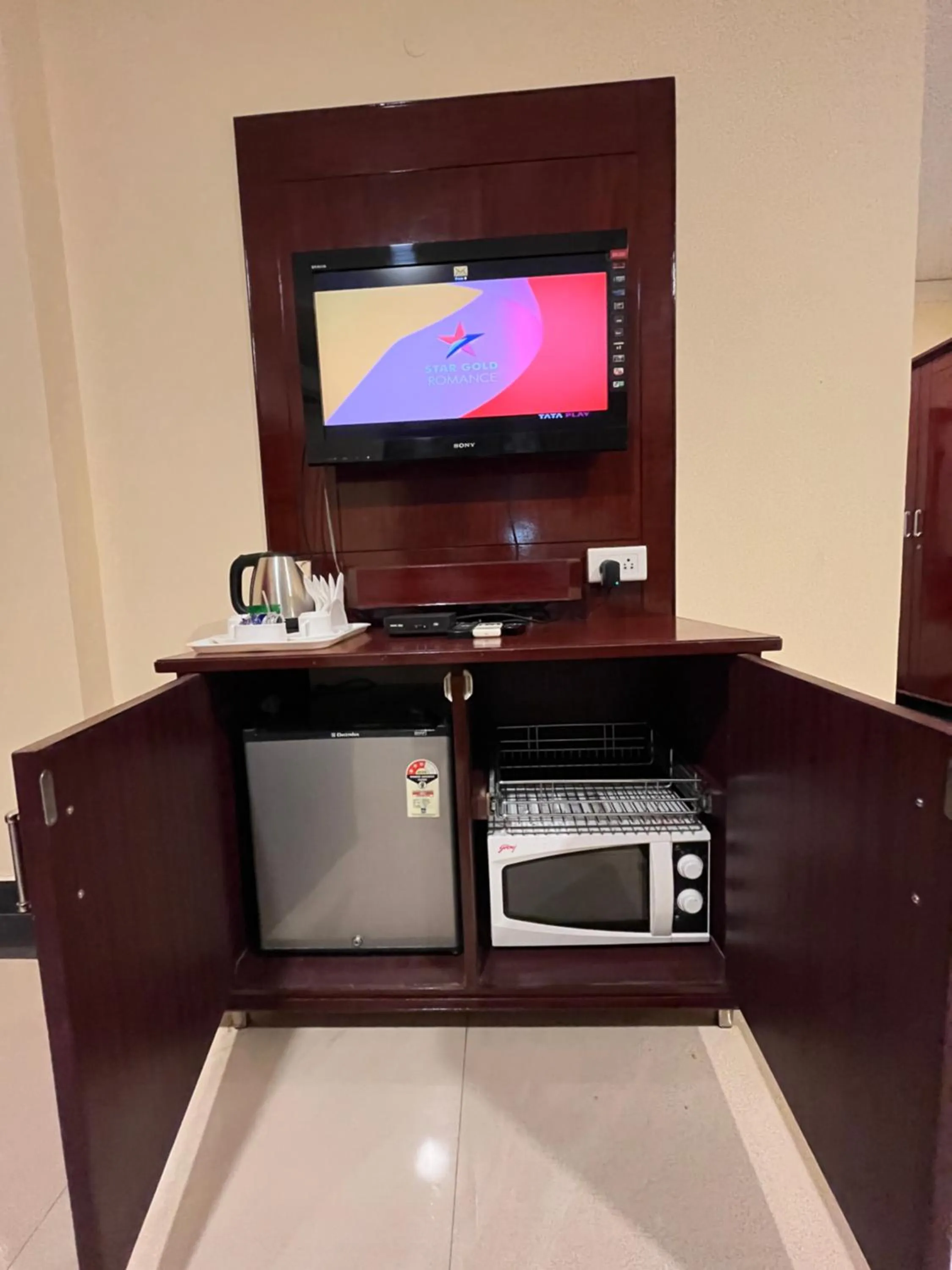 TV and multimedia in Ananya Comfortss