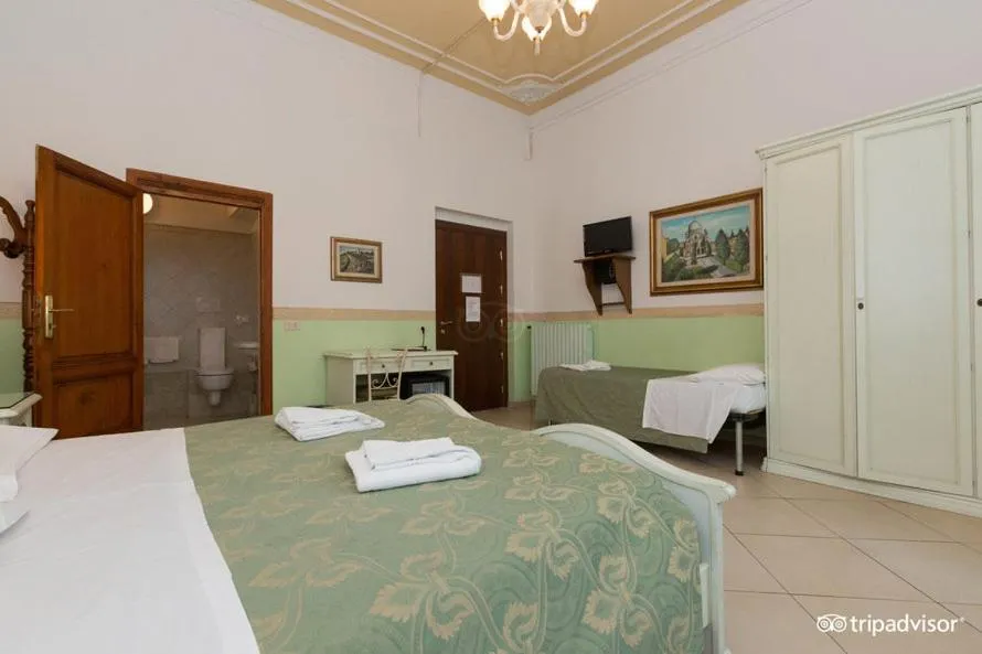 Photo of the whole room, Bed in Hotel Desirèe