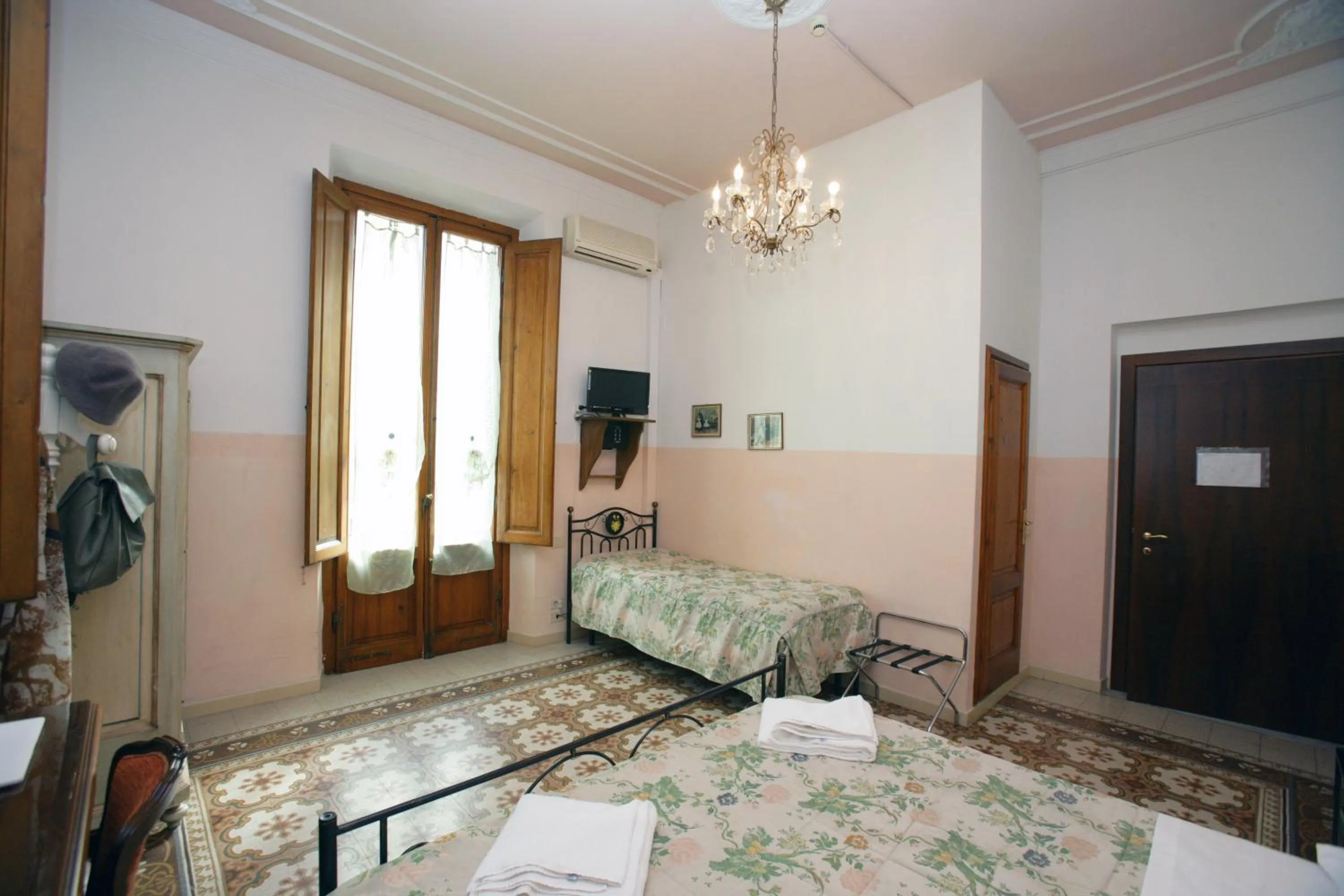 Photo of the whole room, Bed in Hotel Desirèe