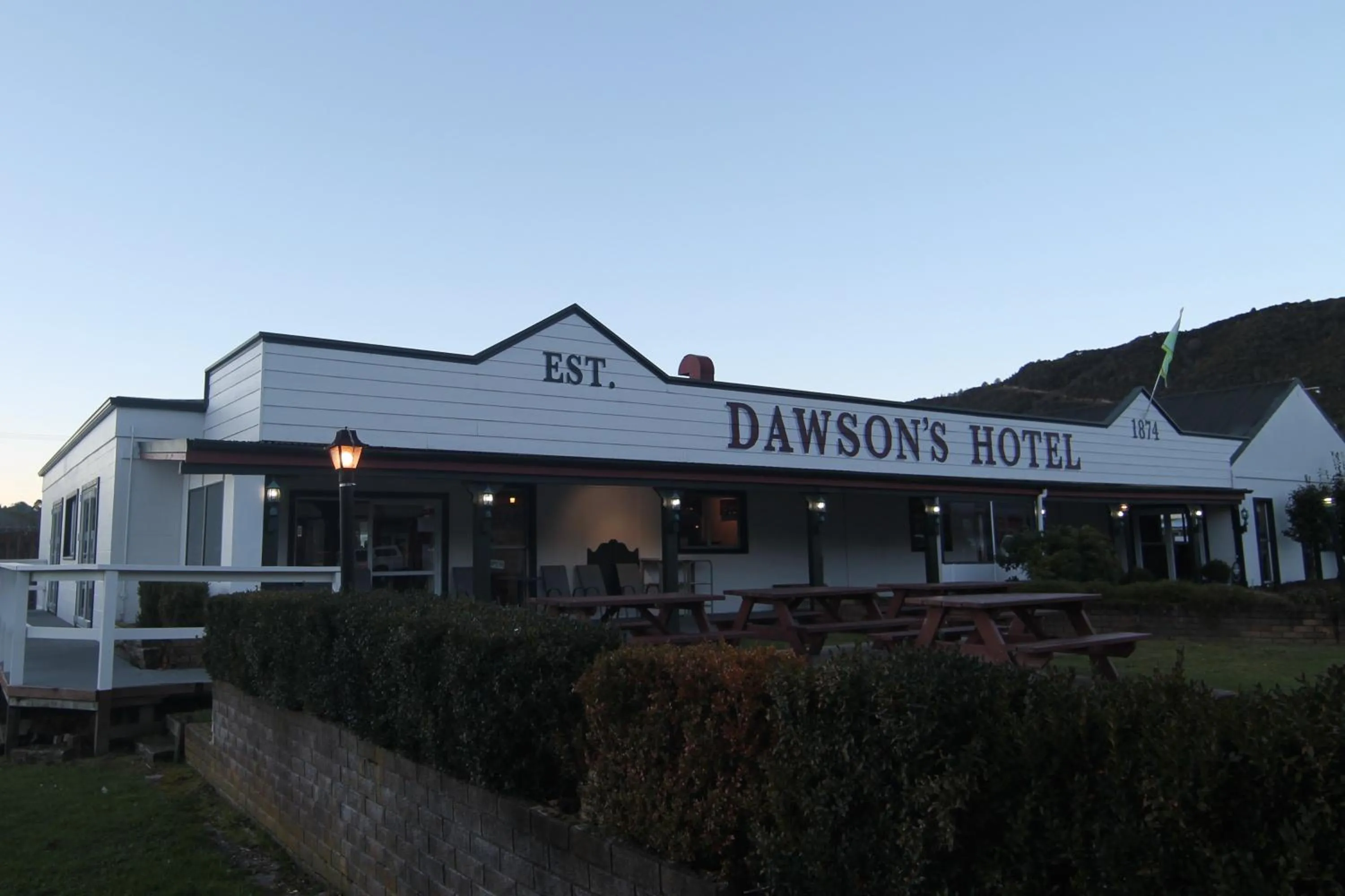 Restaurant/places to eat in Dawsons Hotel
