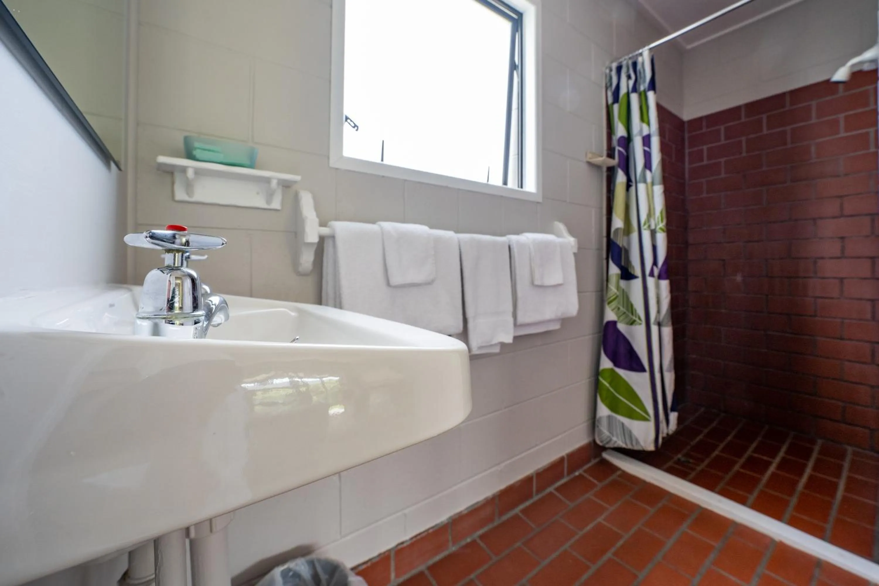 Bathroom in Dawsons Hotel