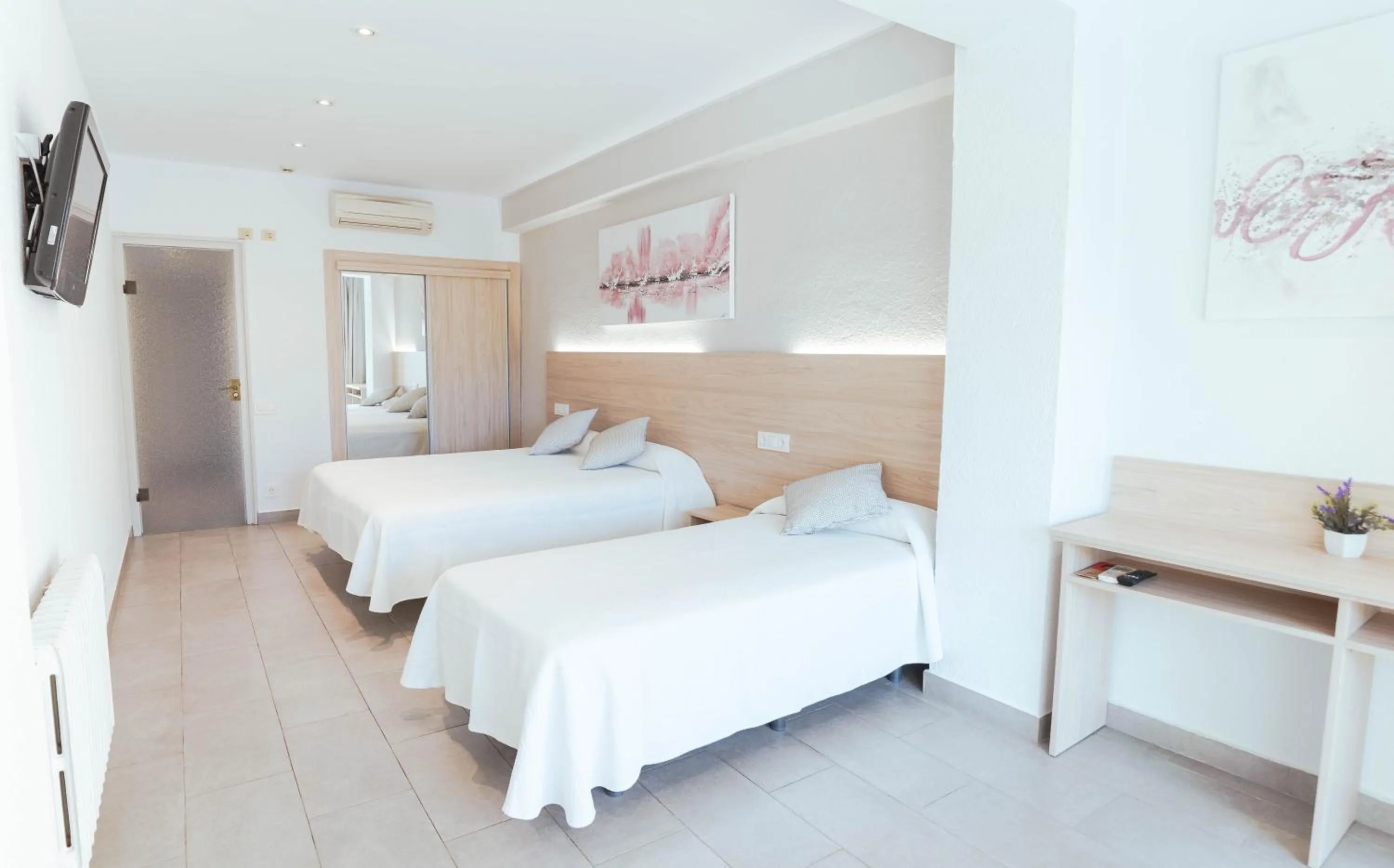 Bed in Hotel S'Agoita