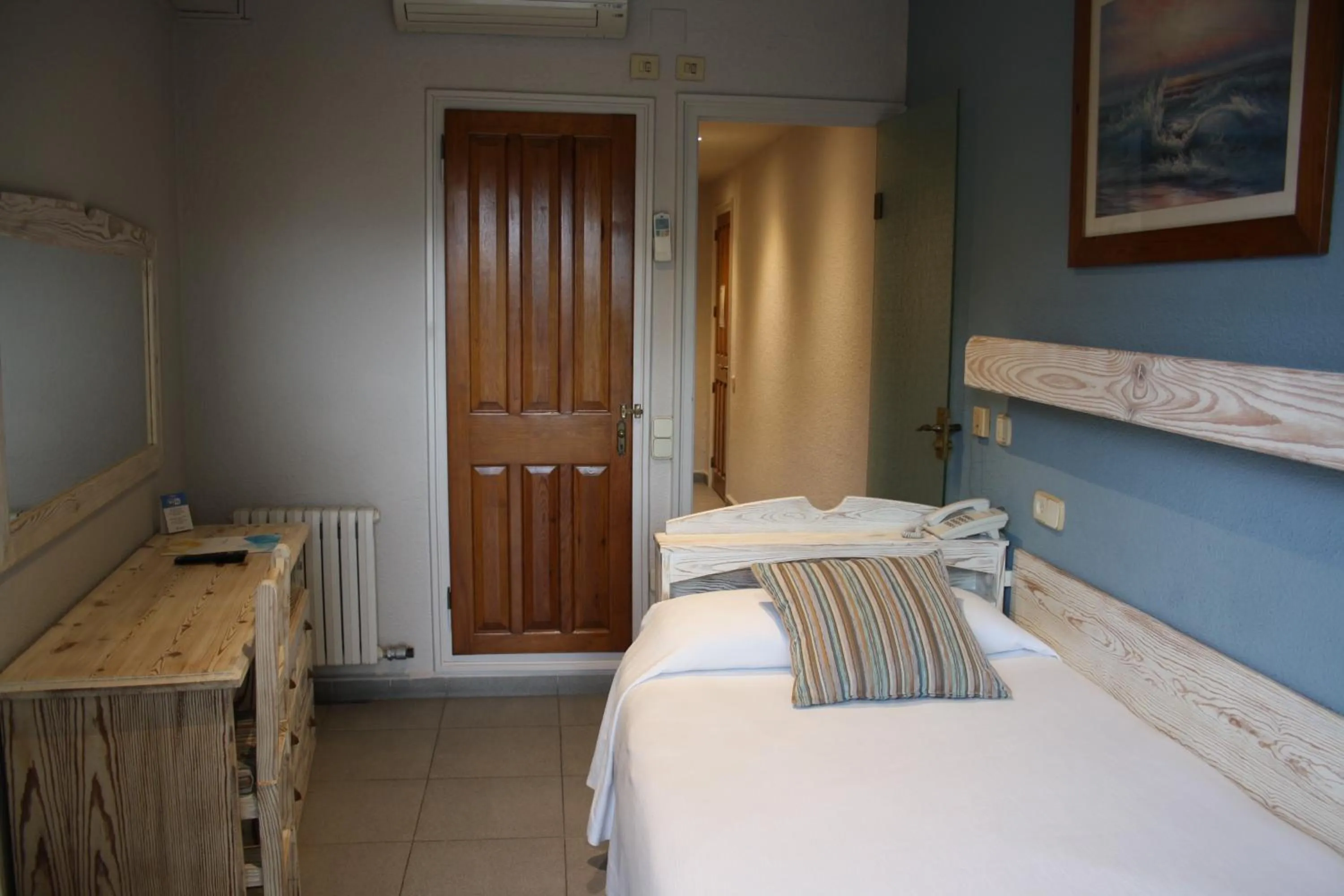 Photo of the whole room, Bed in Hotel S'Agoita