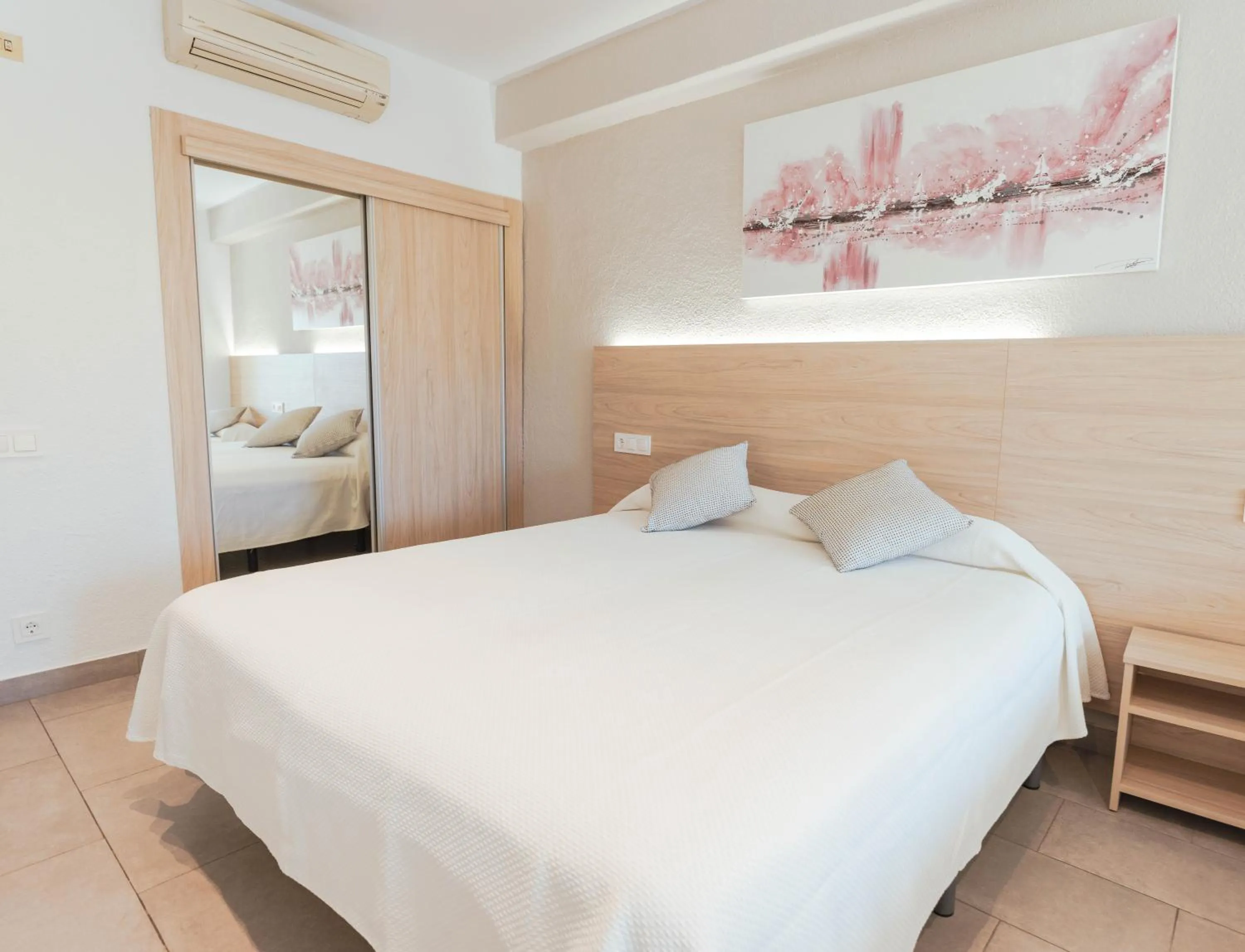 Bed in Hotel S'Agoita