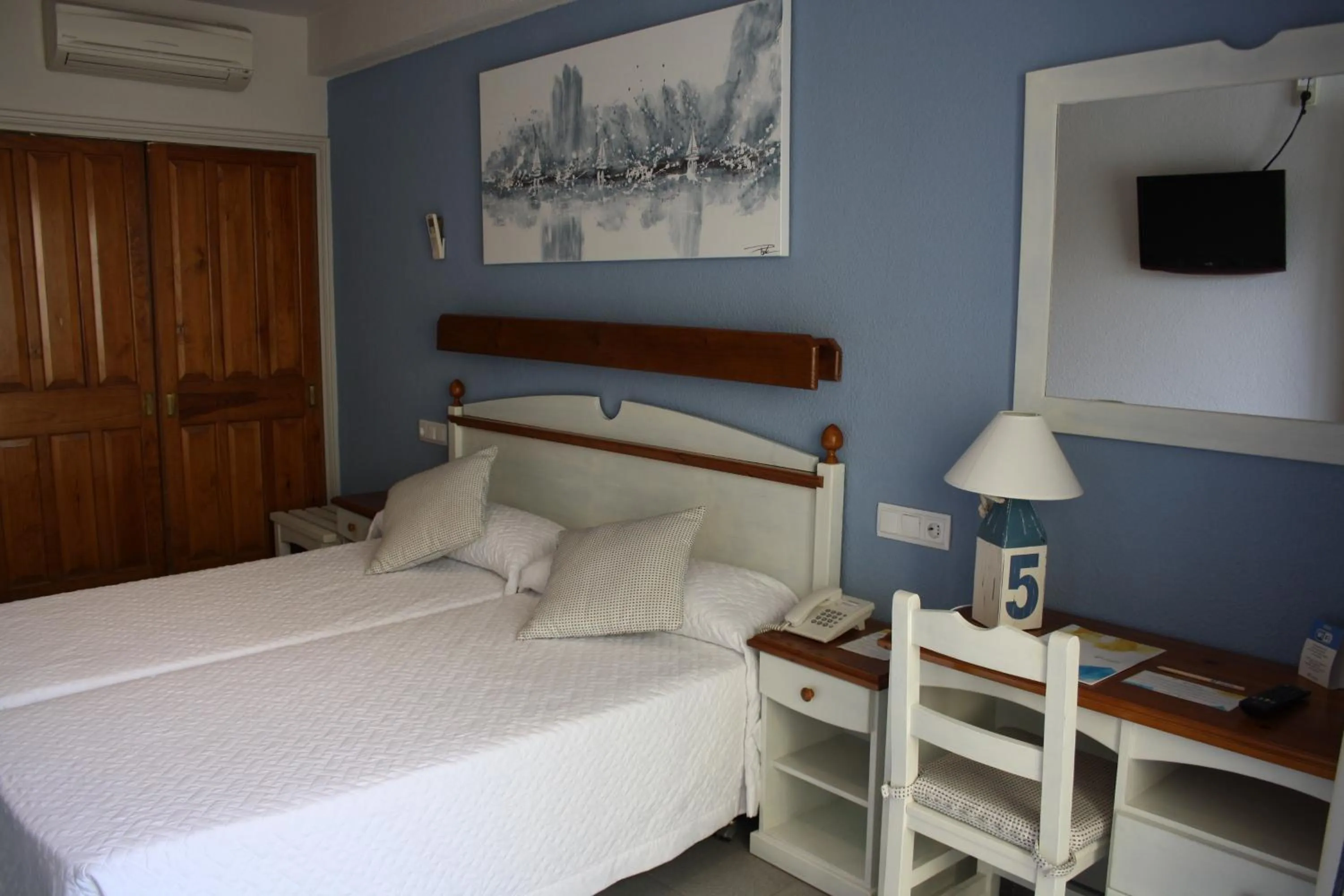 Bed in Hotel S'Agoita