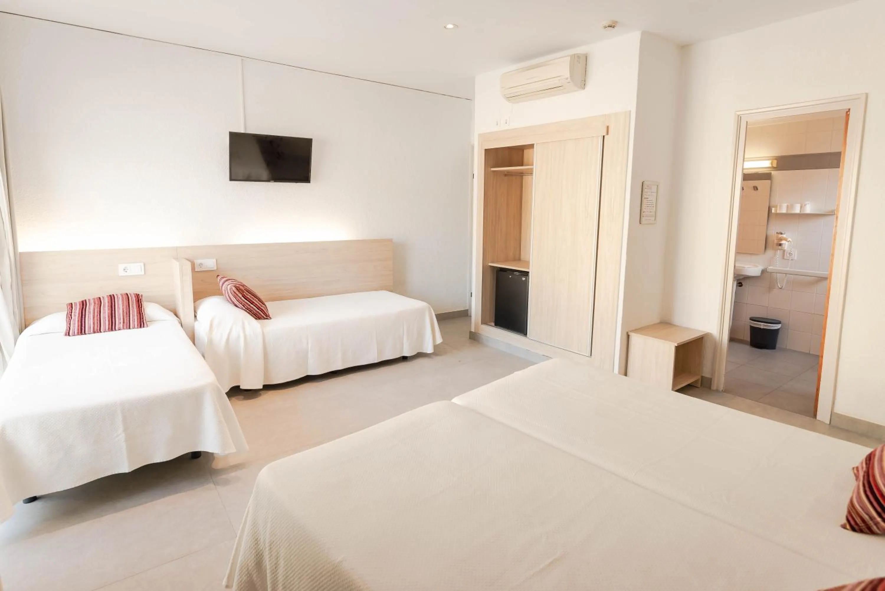 Bed in Hotel S'Agoita