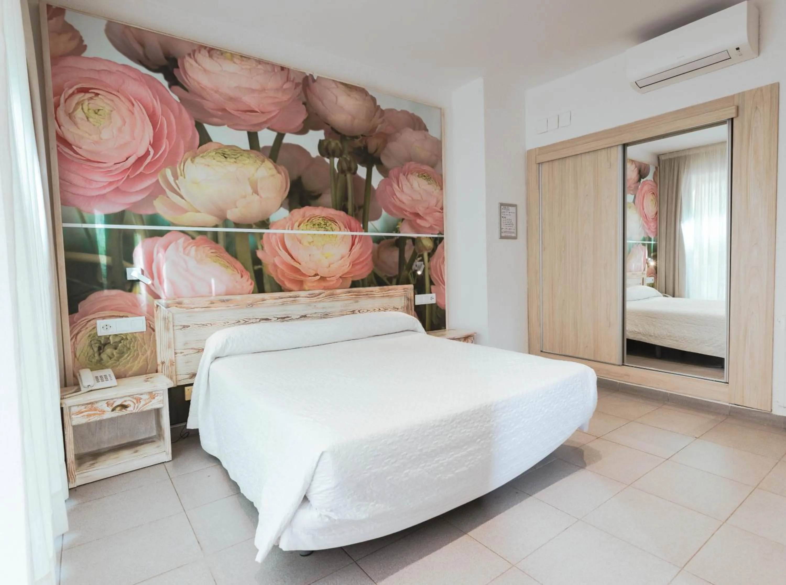 Bed in Hotel S'Agoita