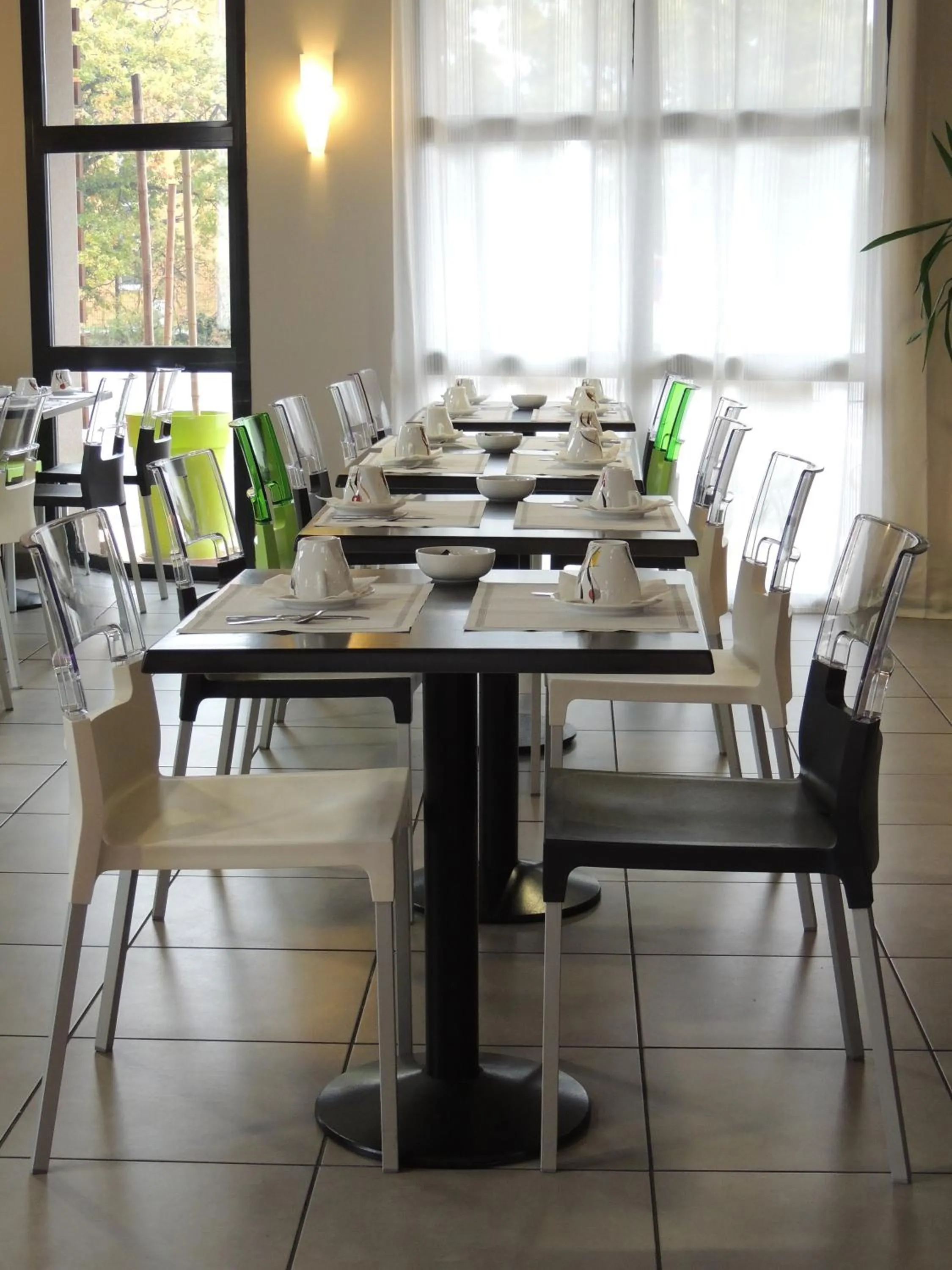 Breakfast in The Originals City, Hotel Novella Premium, Nantes Est