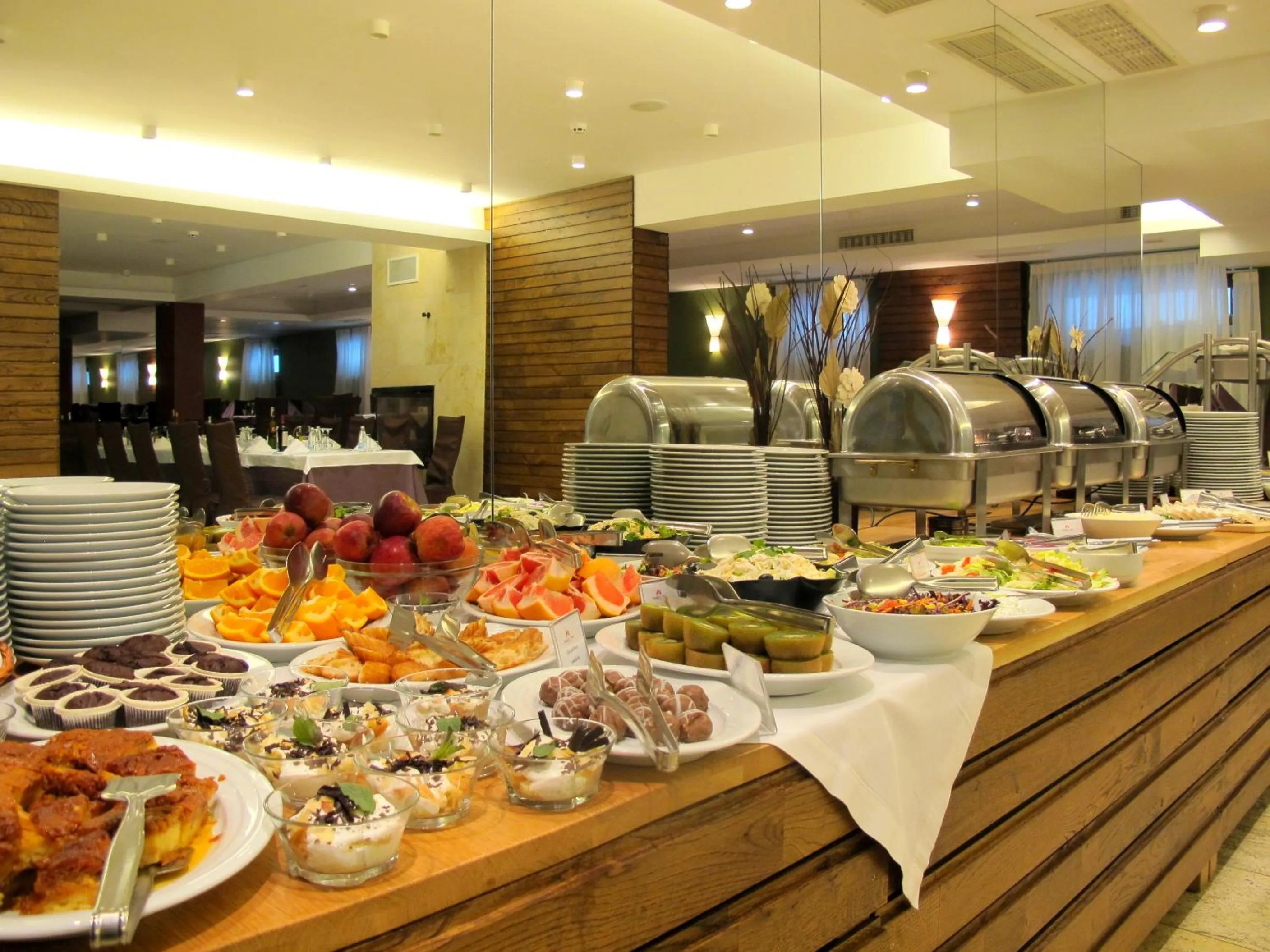 Food and drinks in Radina's Way Hotel
