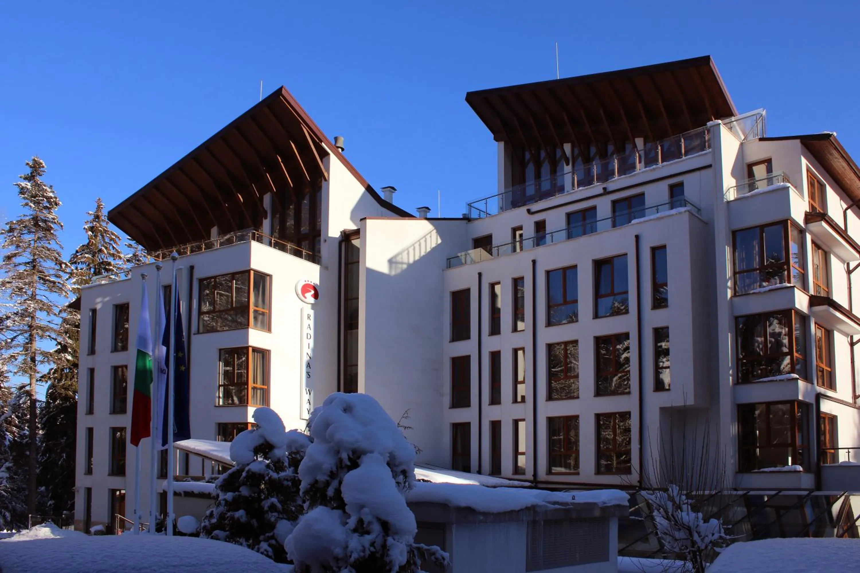 Facade/entrance in Radina's Way Hotel