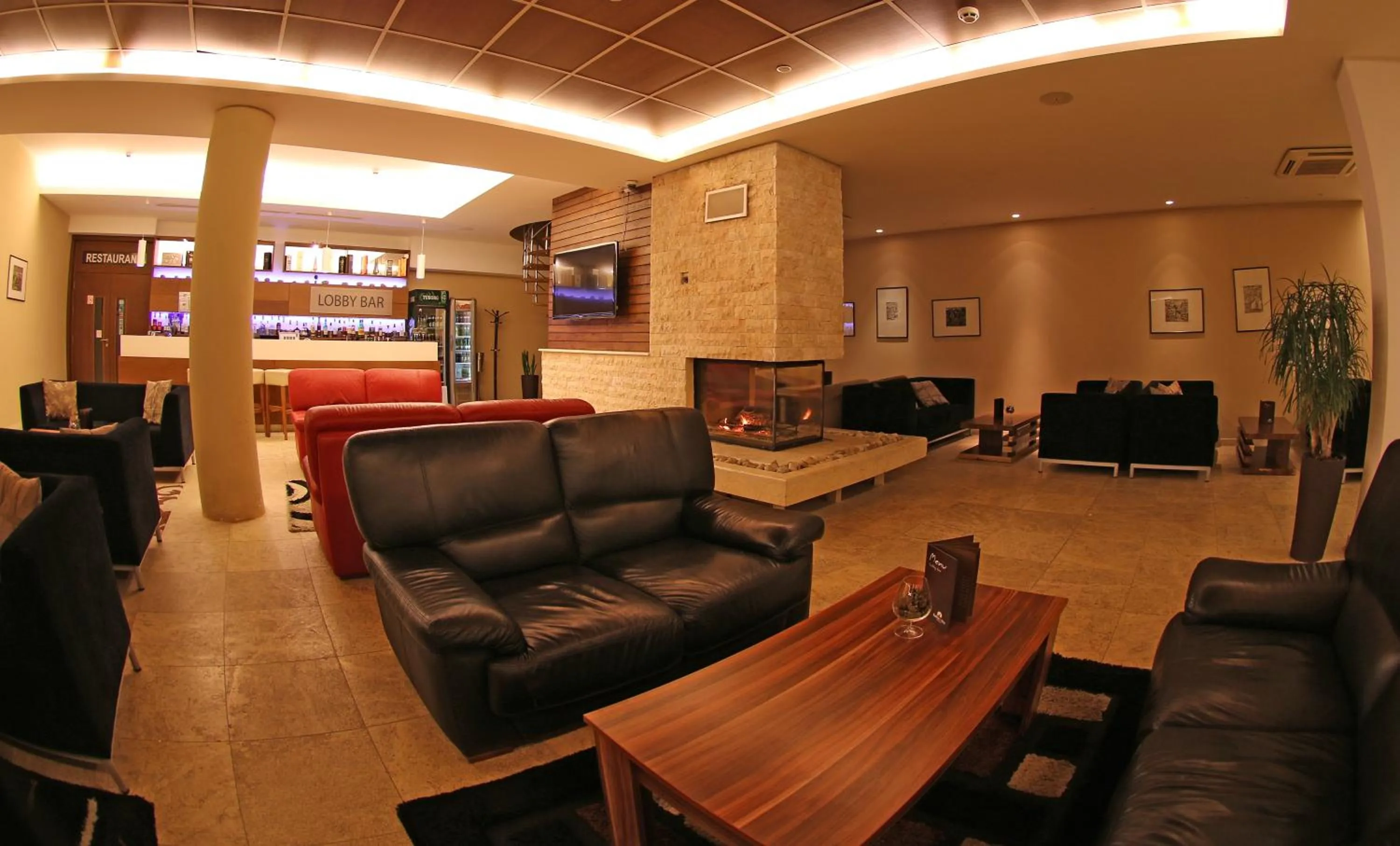 Lounge or bar in Radina's Way Hotel