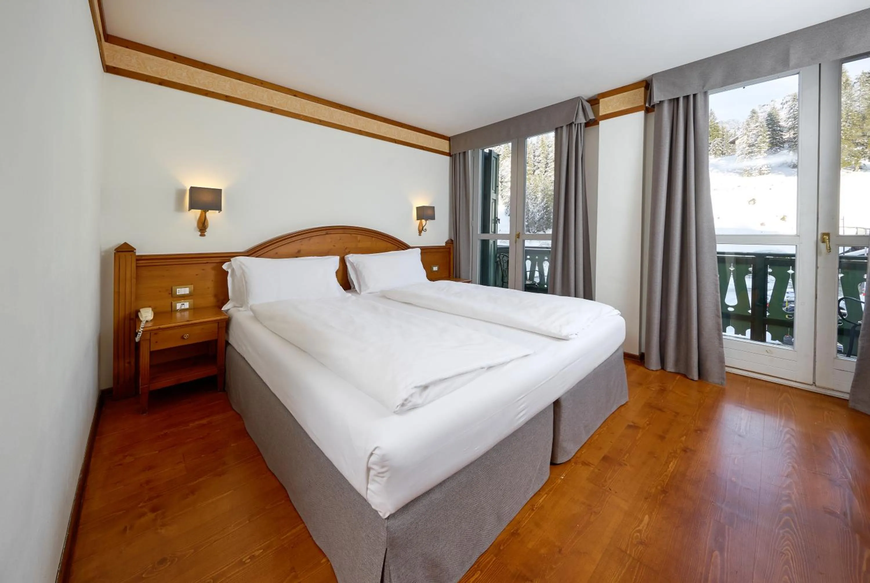 Bedroom, Bed in Grand Hotel Misurina