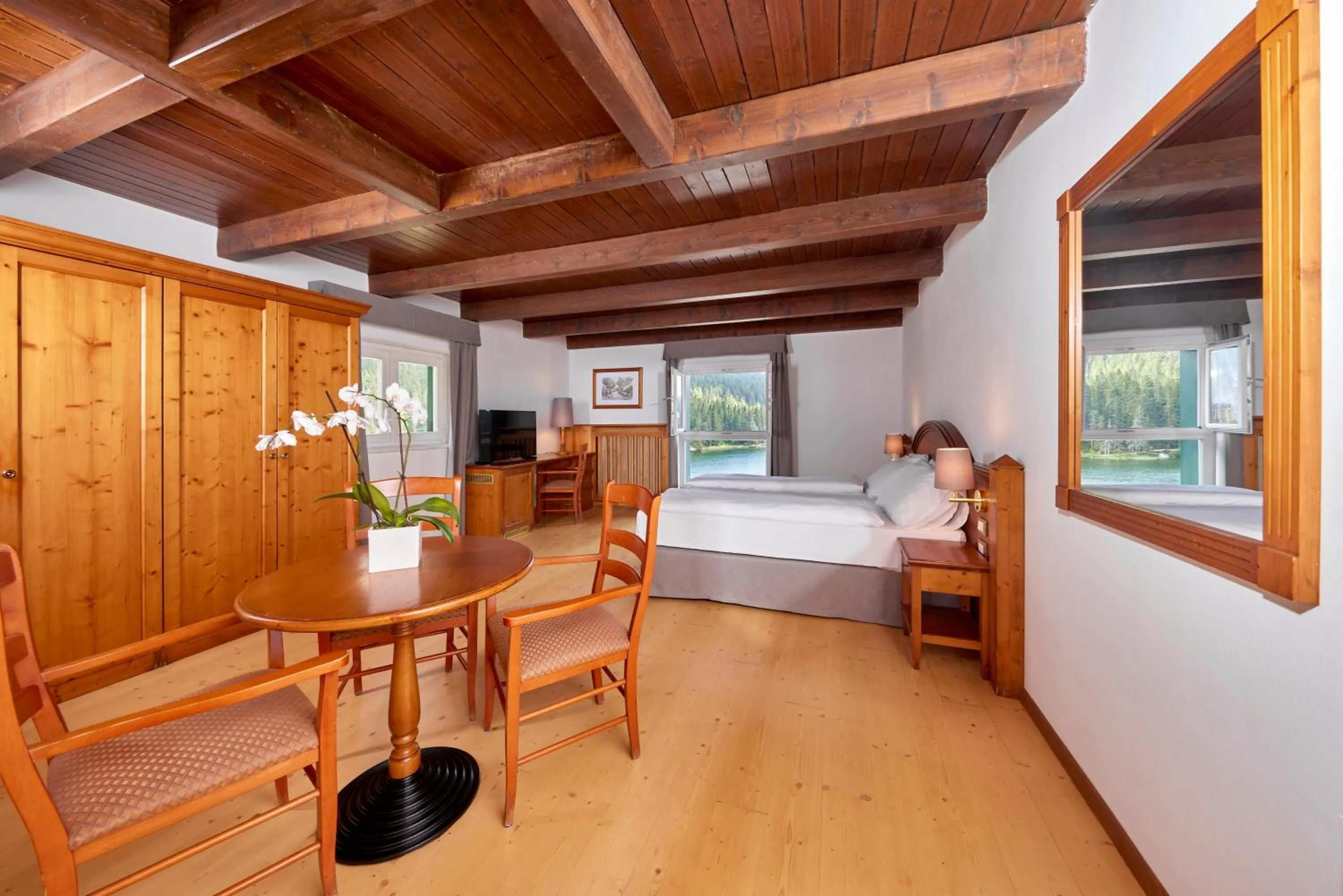 Bedroom, Bed in Grand Hotel Misurina