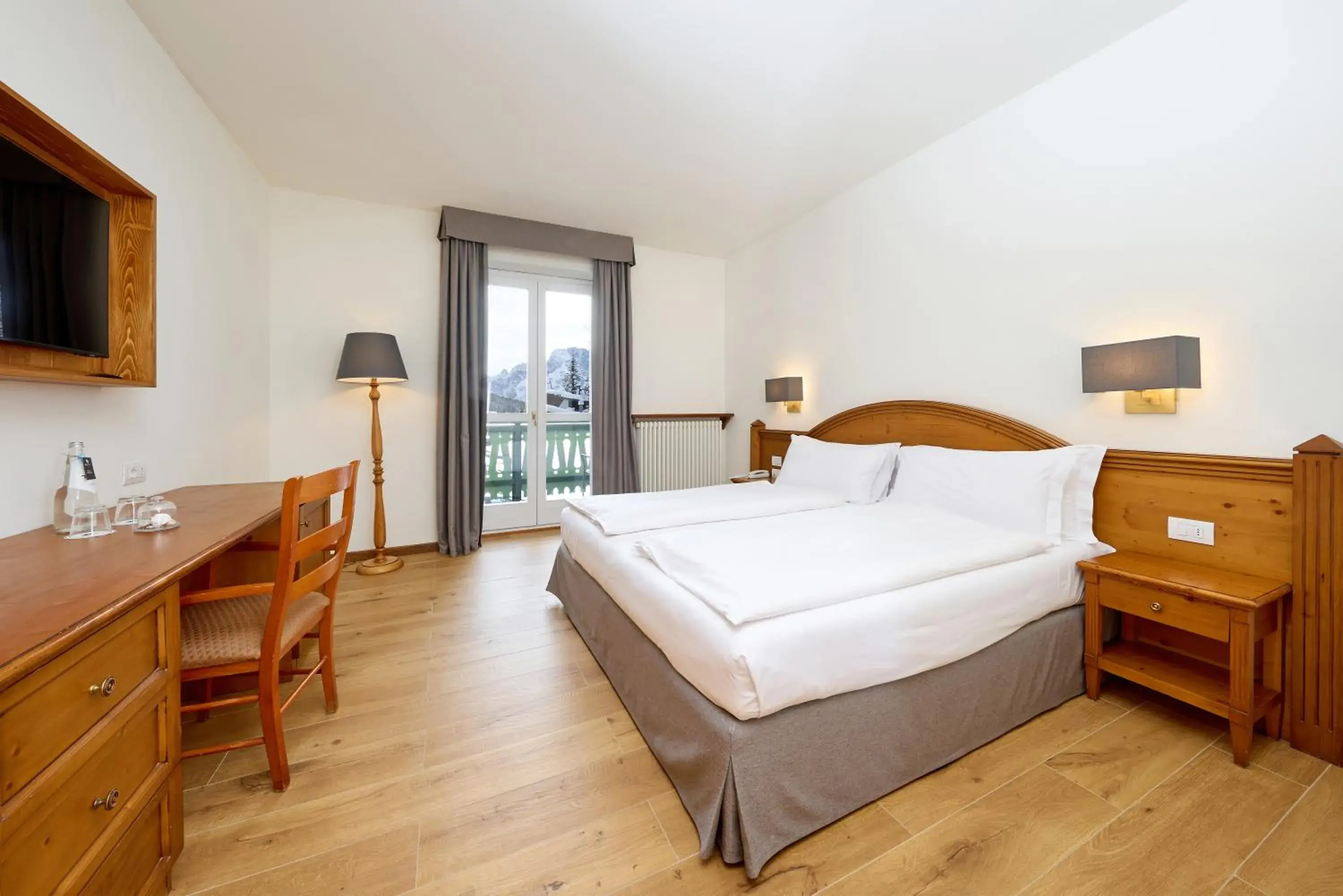 Superior Double or Twin Room with Lake View in Grand Hotel Misurina Superior Double or Twin Room with Lake View in Grand Hotel Misurina