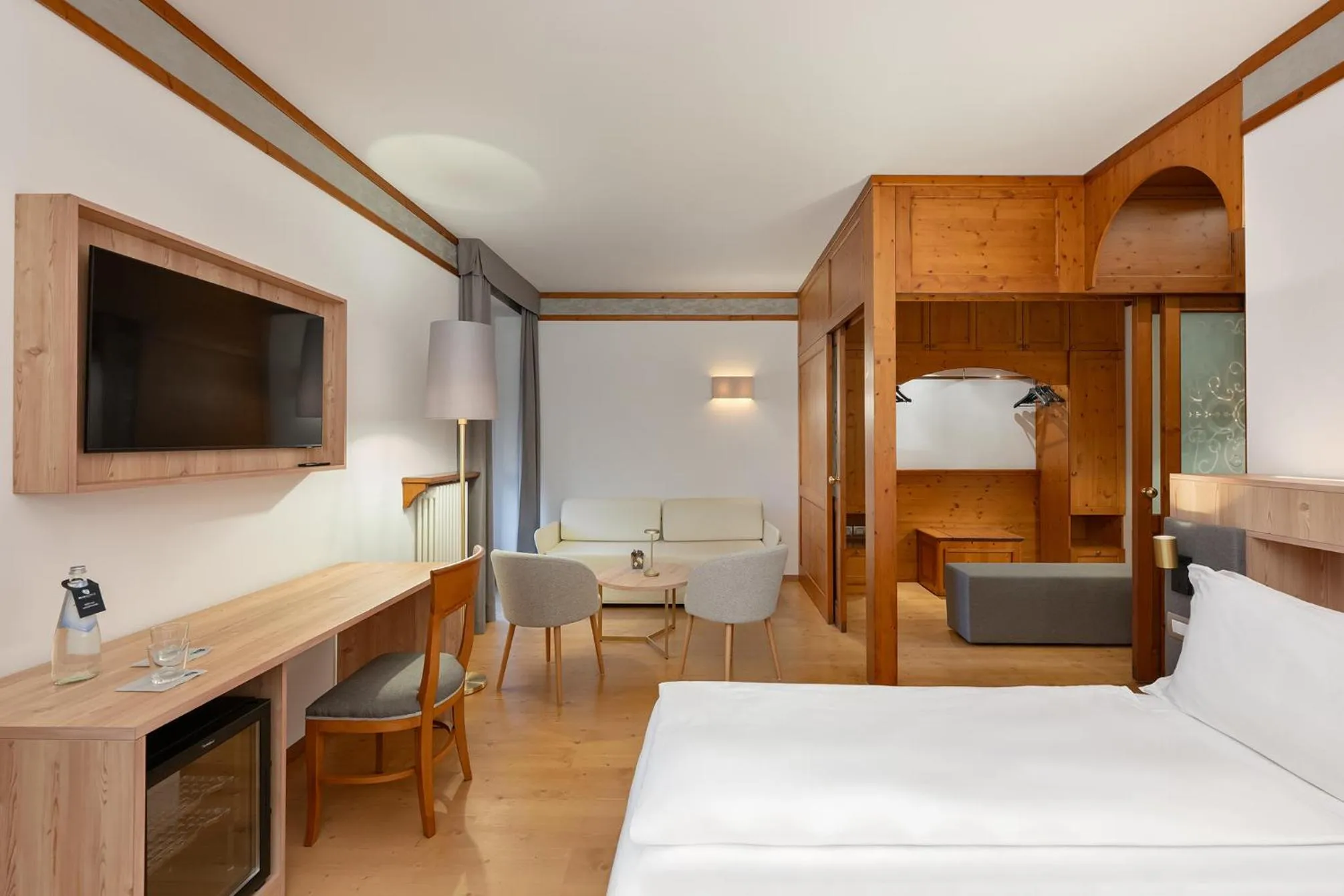 Bedroom, Bed in Grand Hotel Misurina