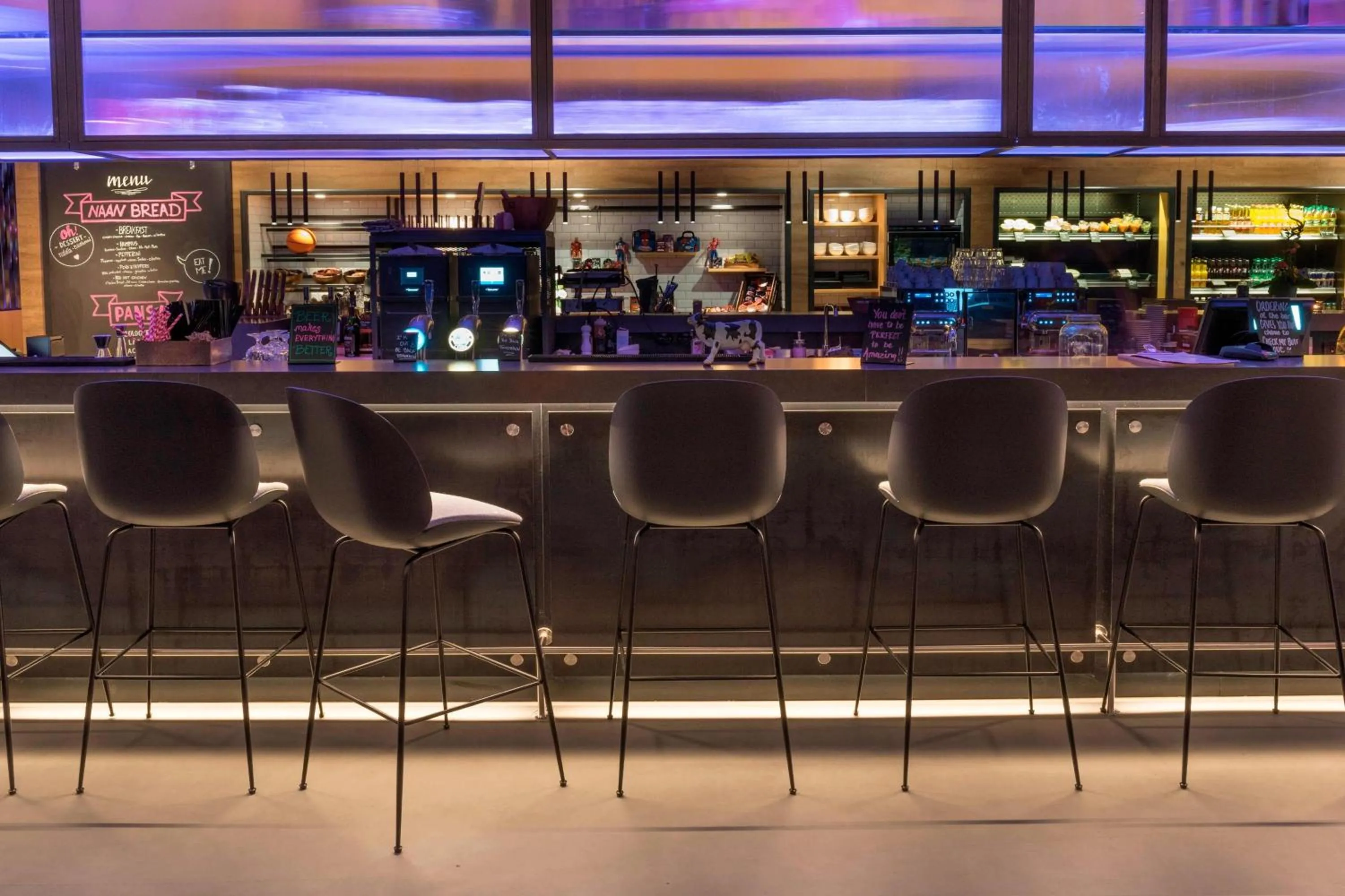 Lounge or bar in X Hotel