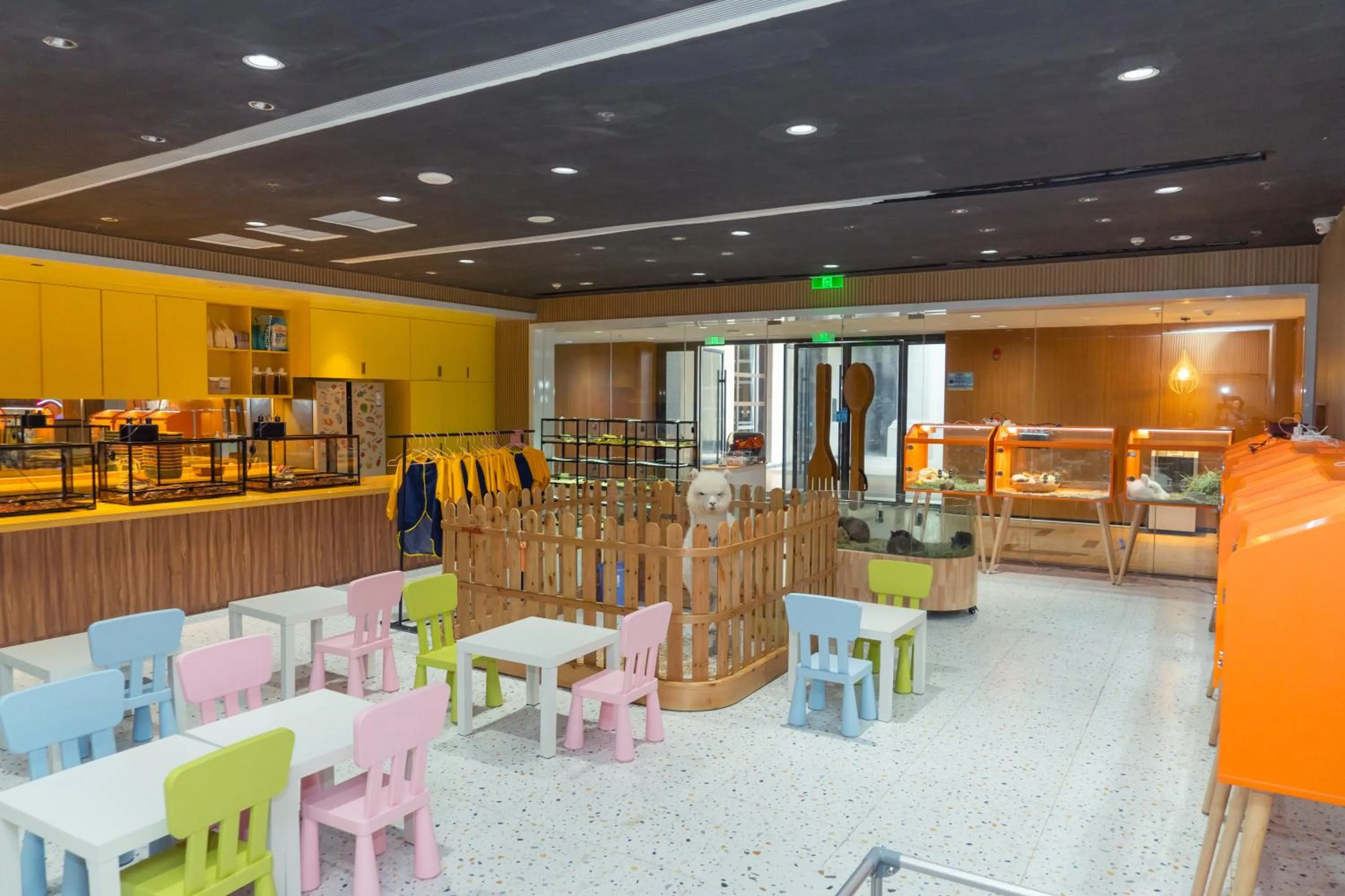 Animals in Shenzhen Marriott Hotel Golden Bay