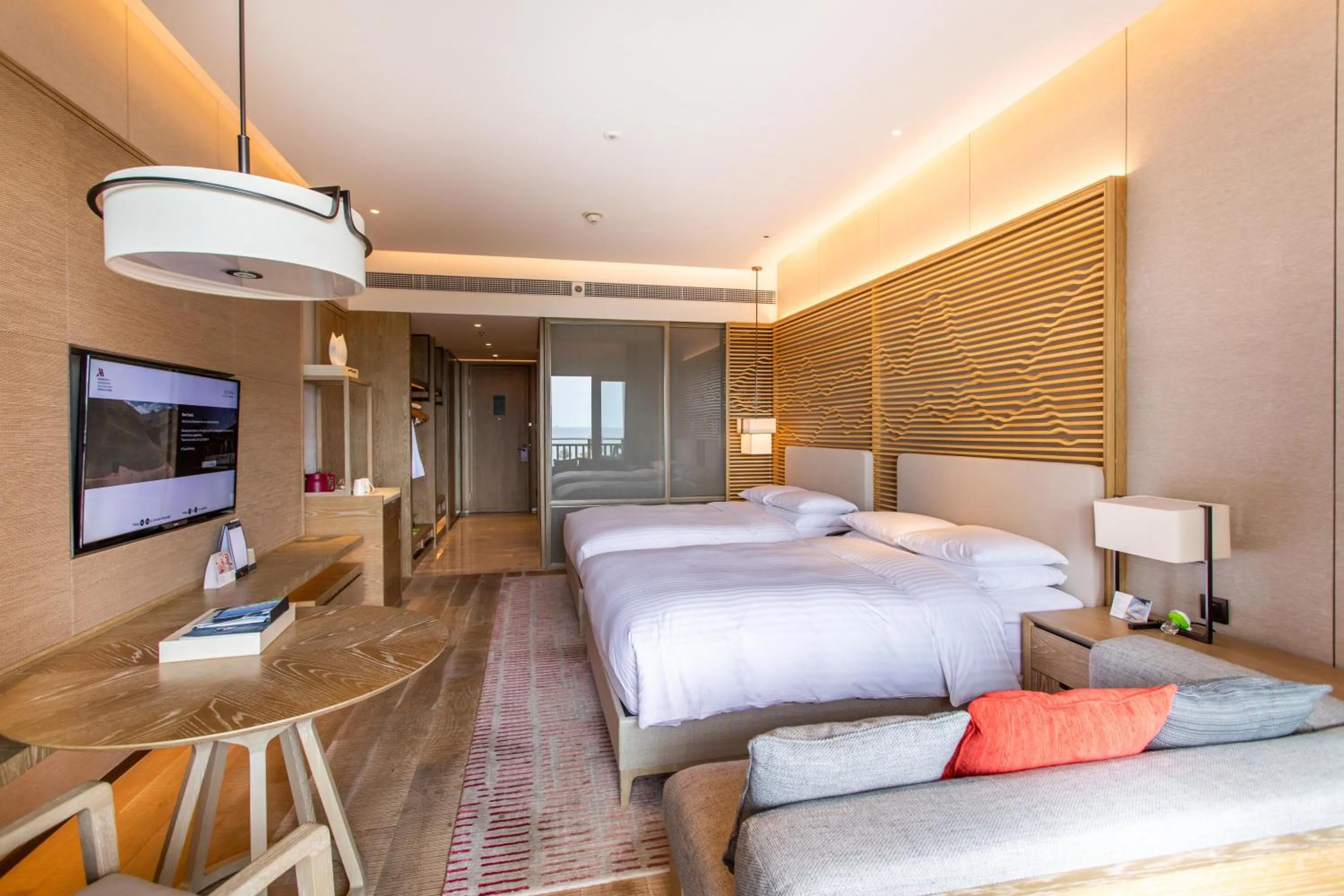 Photo of the whole room, Bed in Shenzhen Marriott Hotel Golden Bay