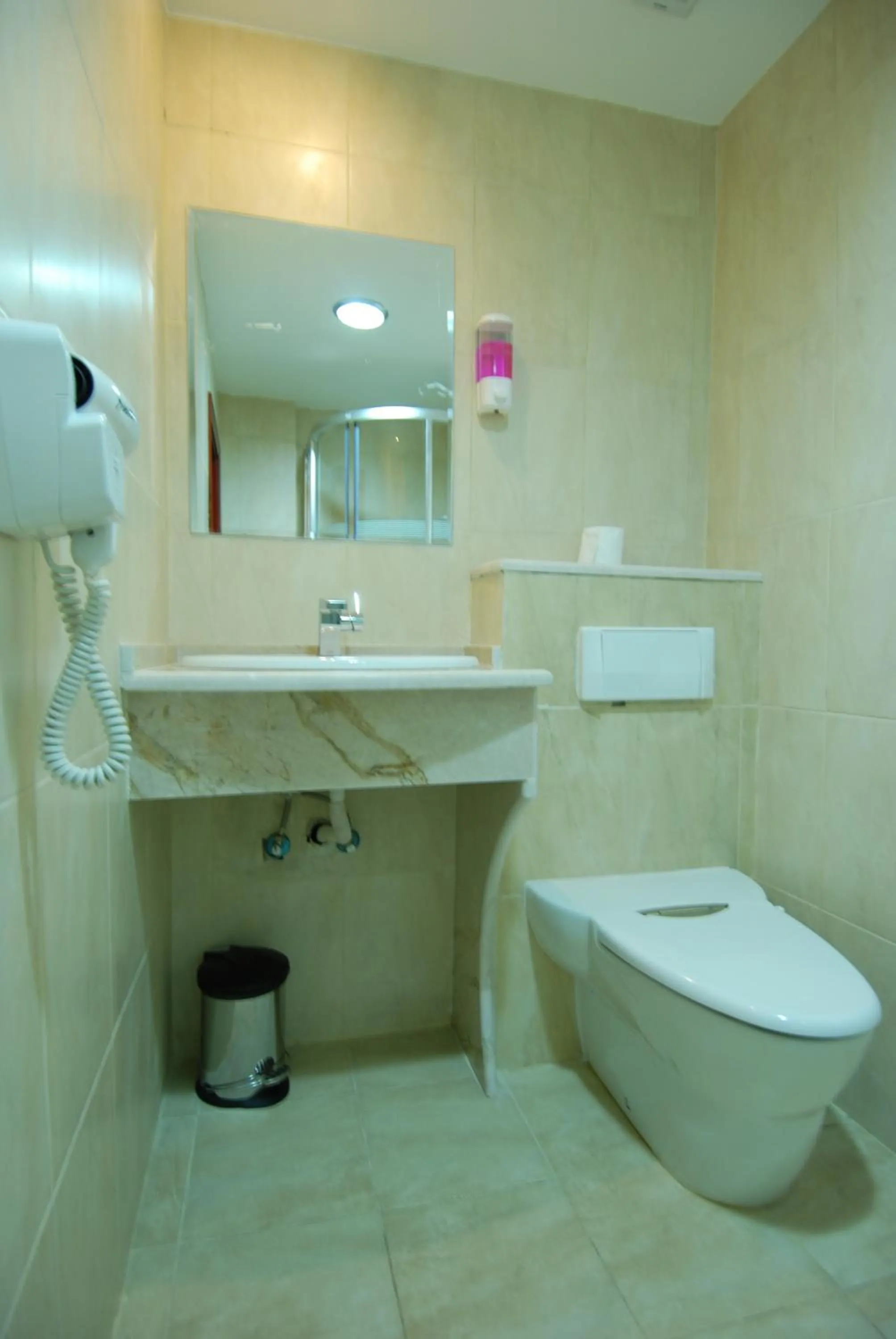 Bathroom in Al Rashid Hotel