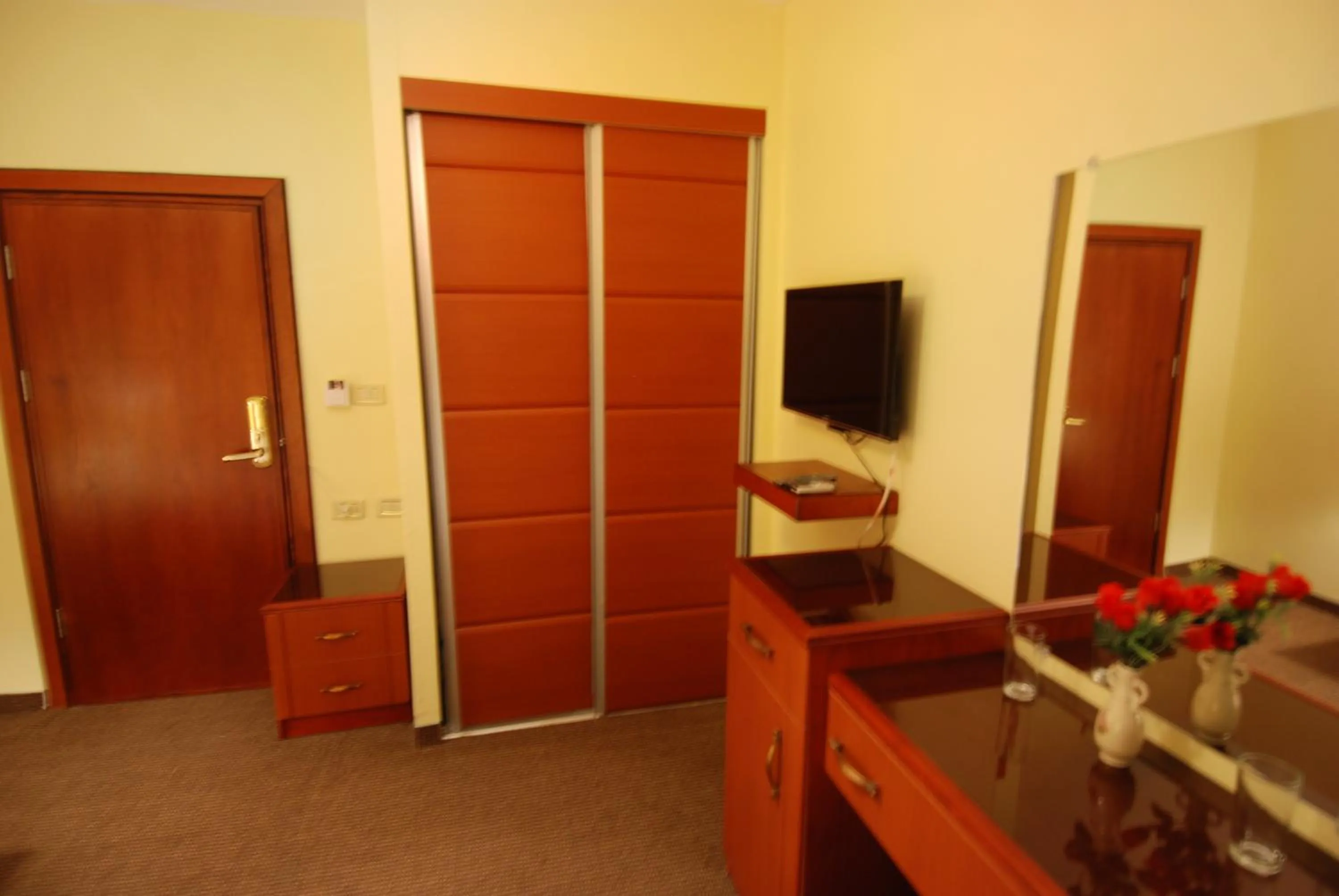 TV and multimedia in Al Rashid Hotel