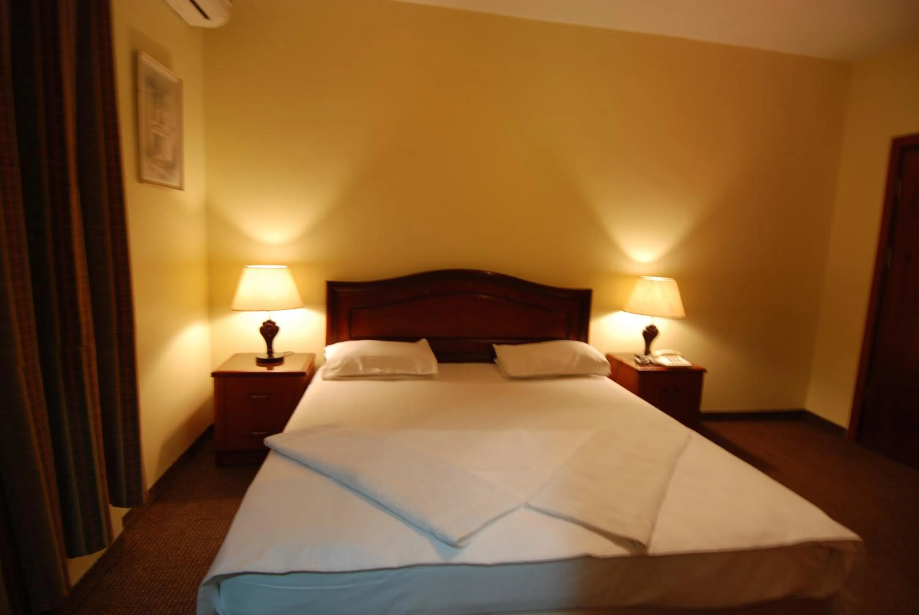 Bed in Al Rashid Hotel