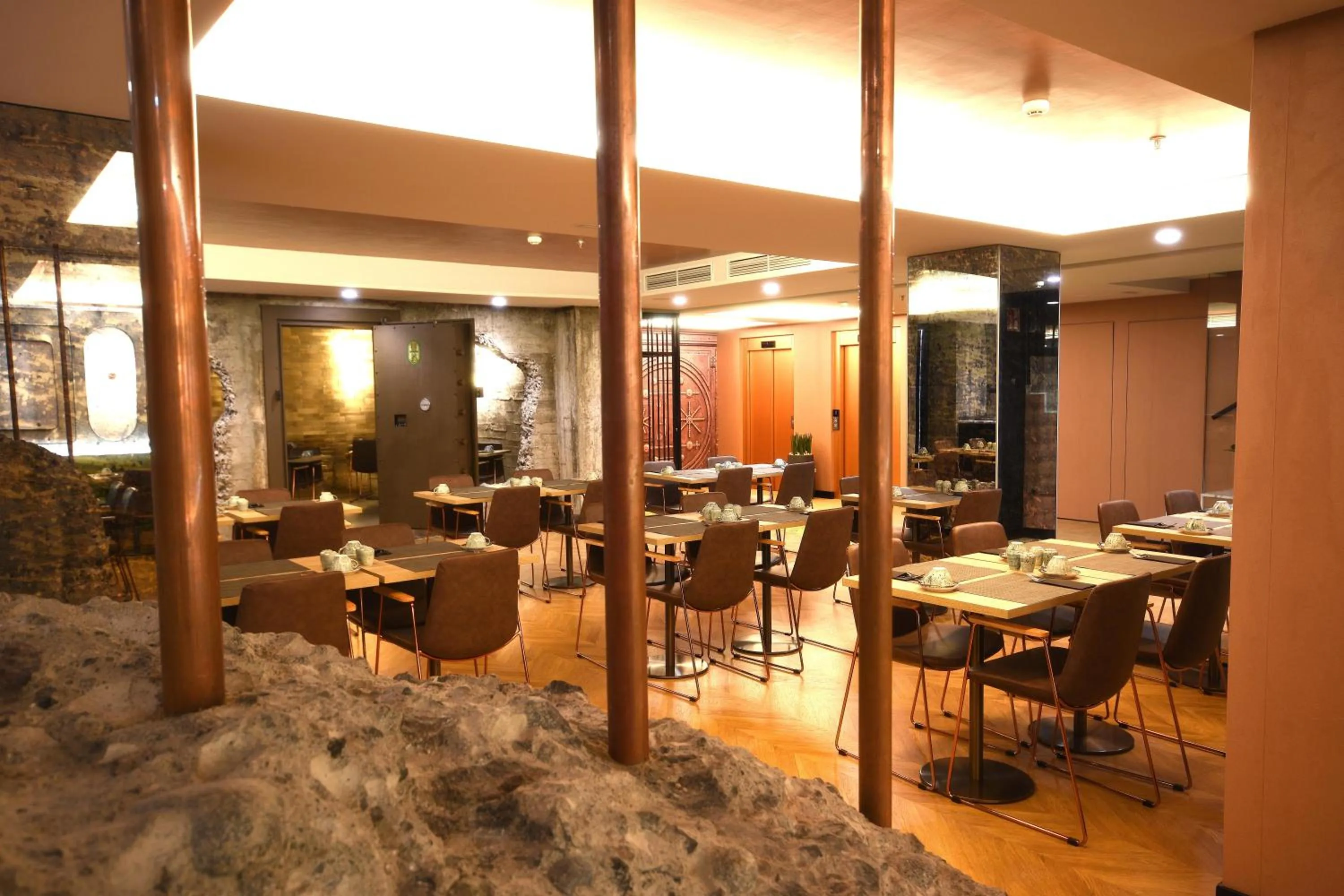 Restaurant/places to eat in Design Plus Bex Hotel