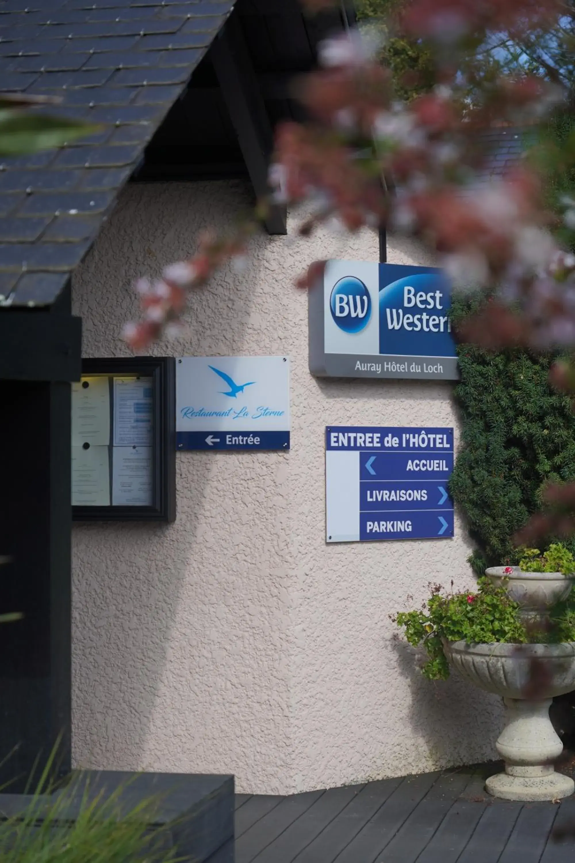 Property building in Best Western Auray le Loch Property building in Best Western Auray le Loch