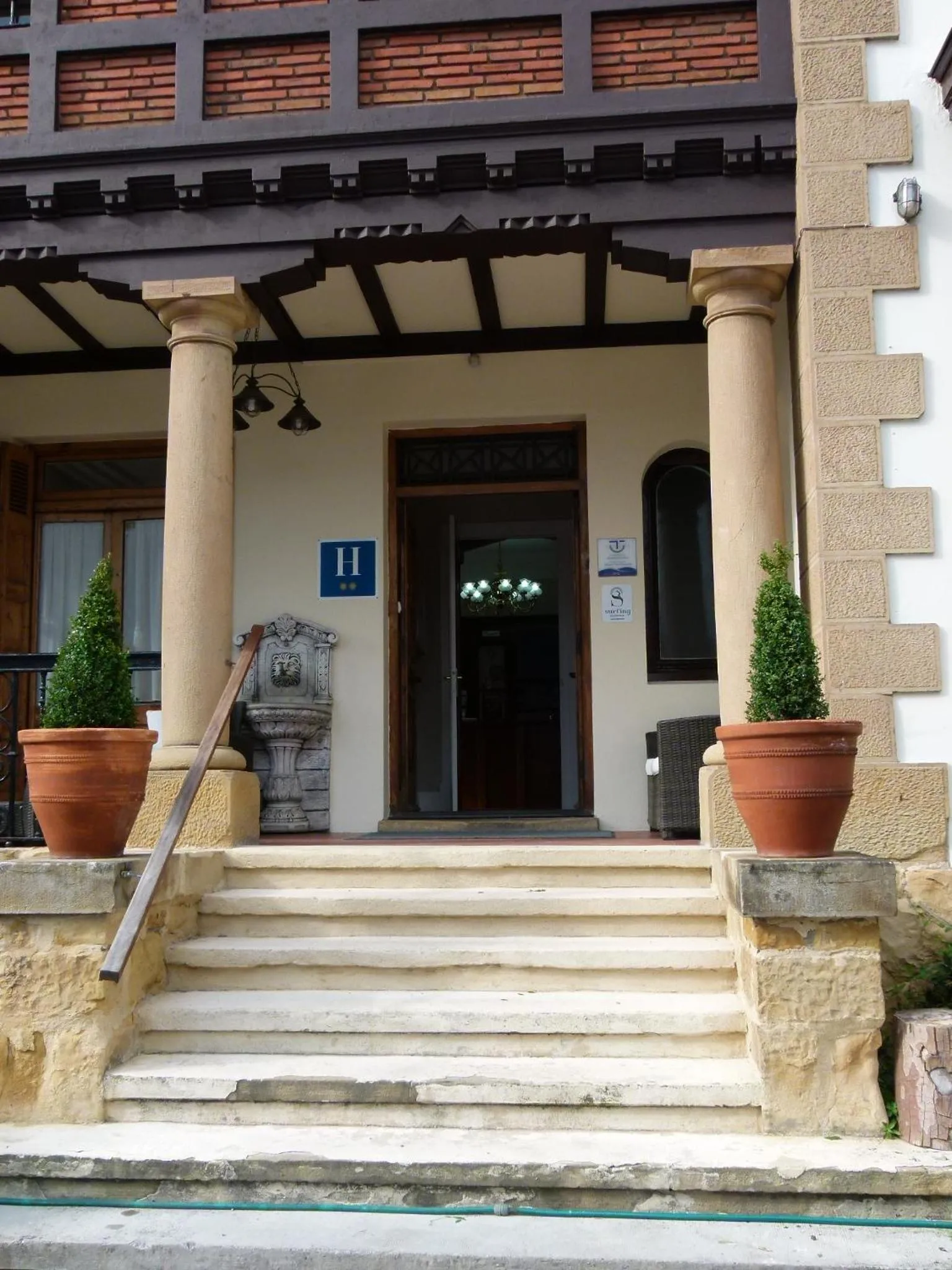Facade/entrance in Hotel Neguri