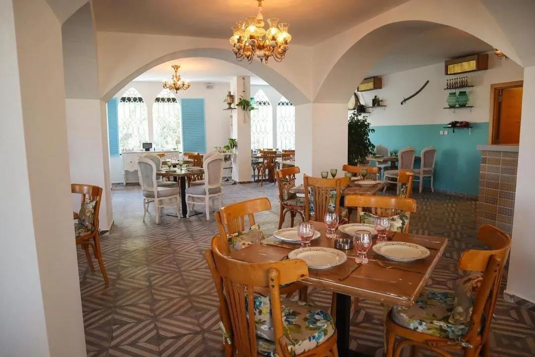 Restaurant/places to eat in Crystal Suites