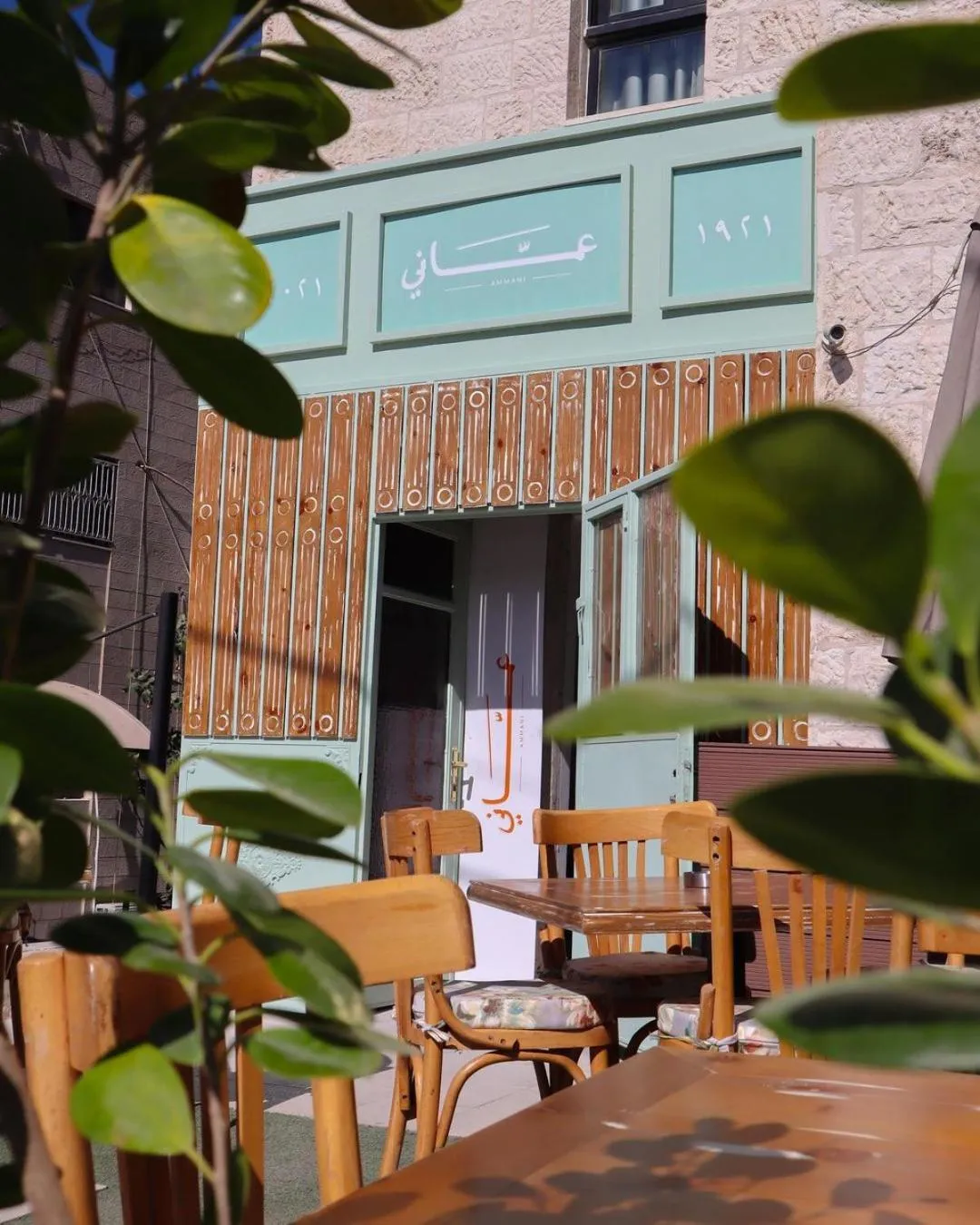 Restaurant/places to eat in Crystal Suites