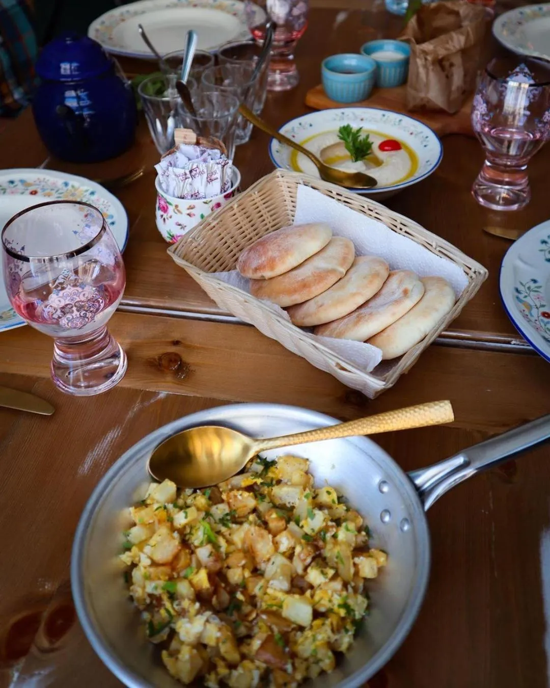 Restaurant/places to eat in Crystal Suites