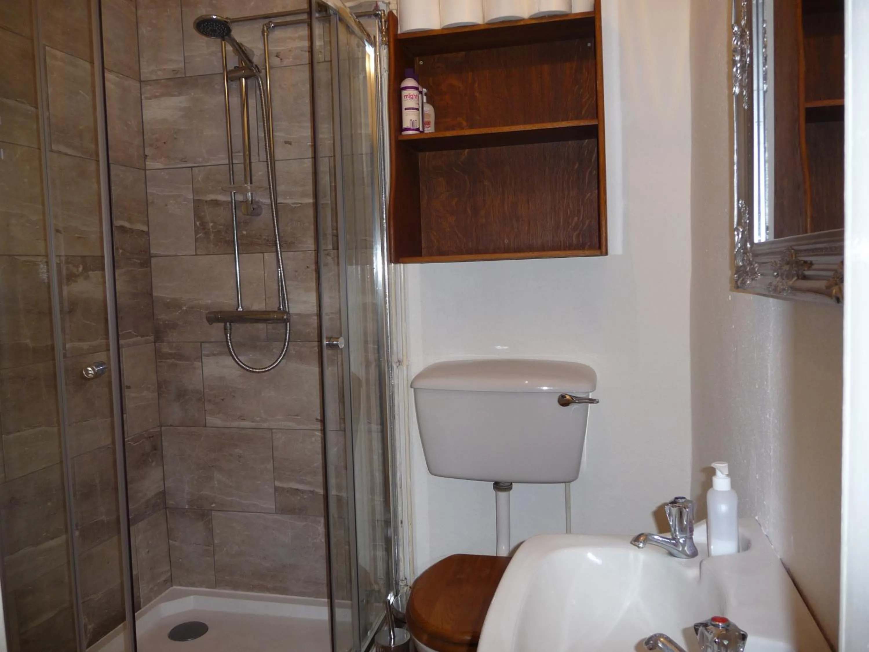 Shower in Aberlour Cottages - Bolthole & Retreat