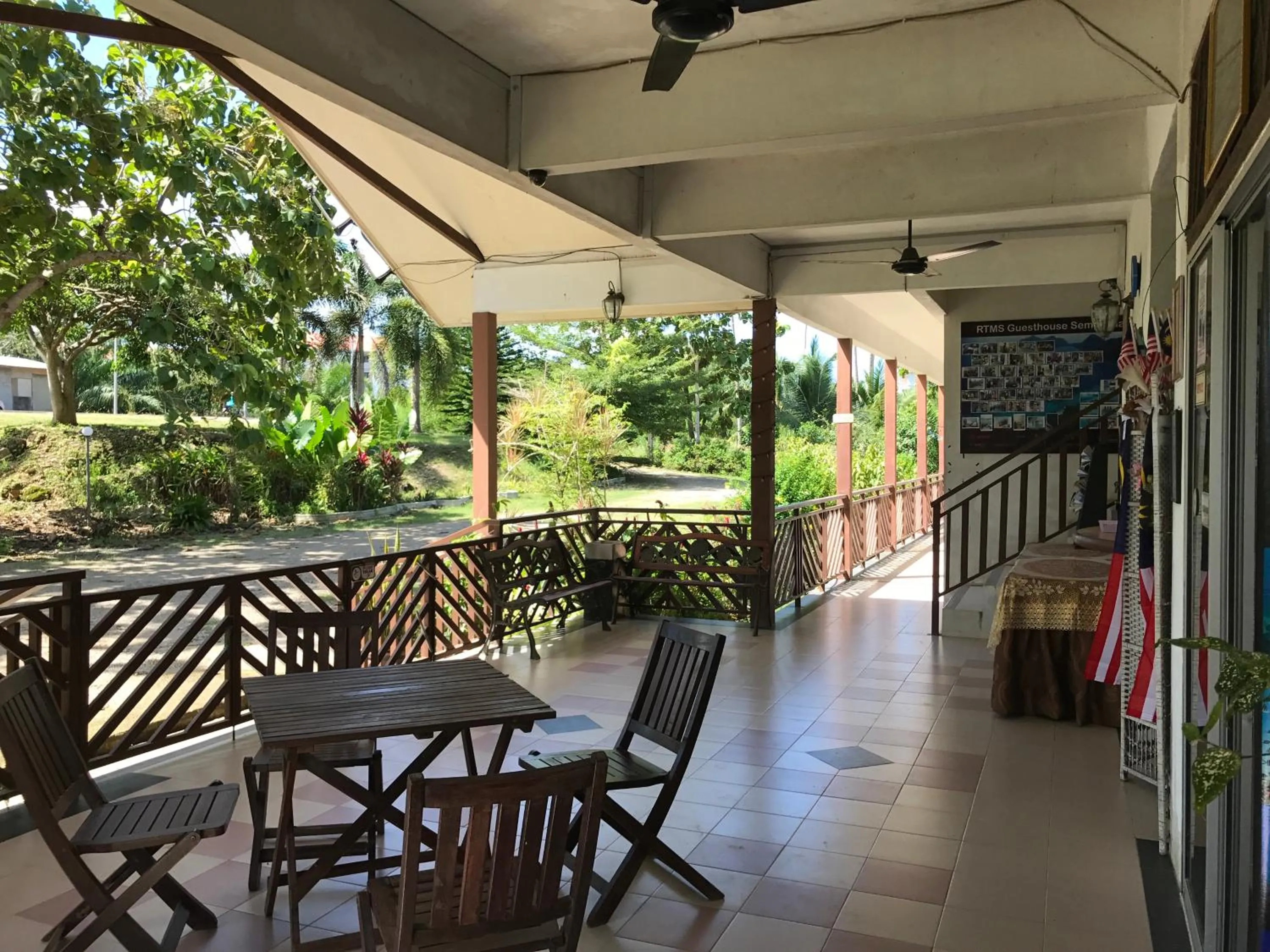 Patio in RTMS Guesthouse Semporna