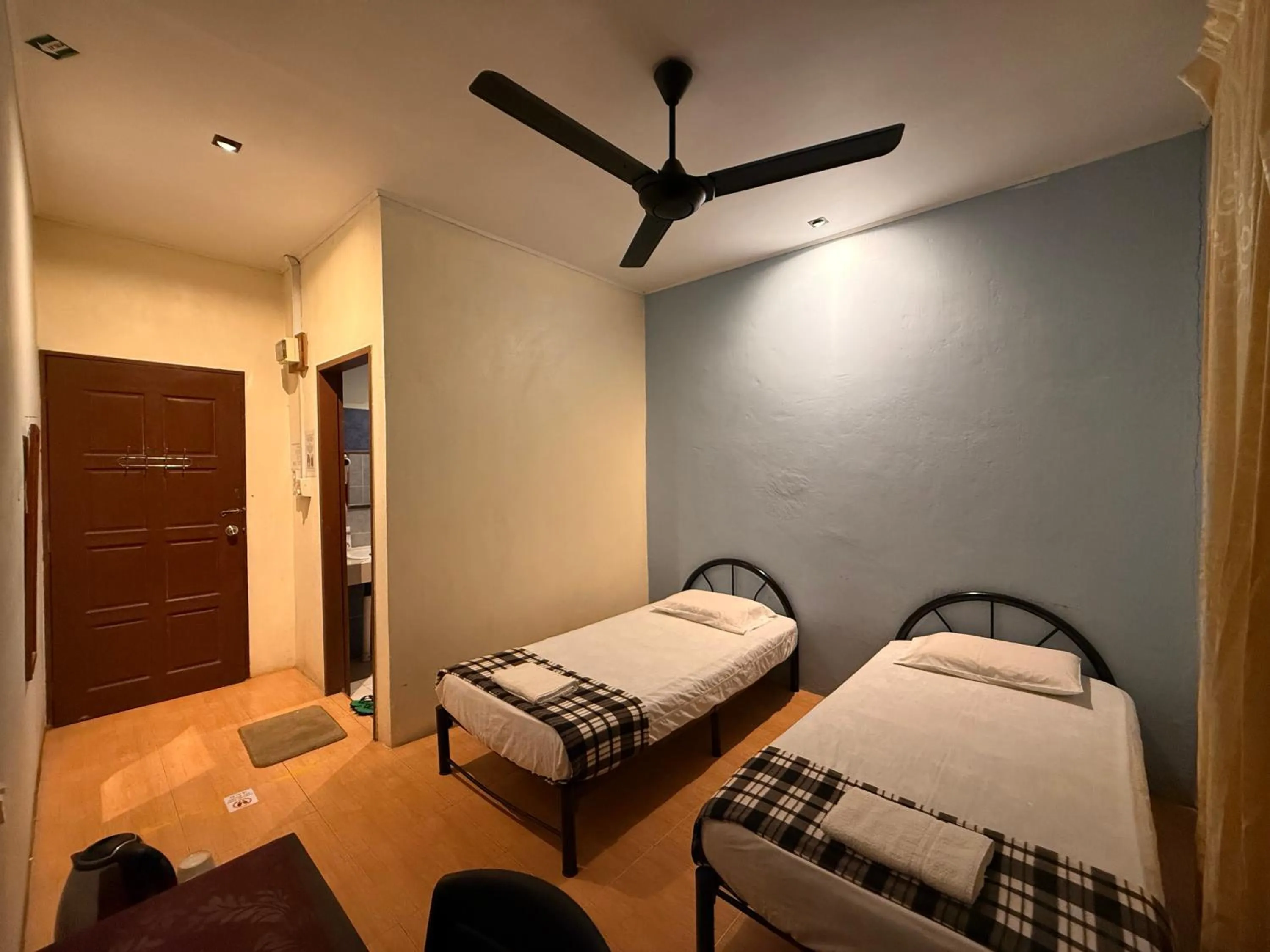 Photo of the whole room, Bed in RTMS Guesthouse Semporna