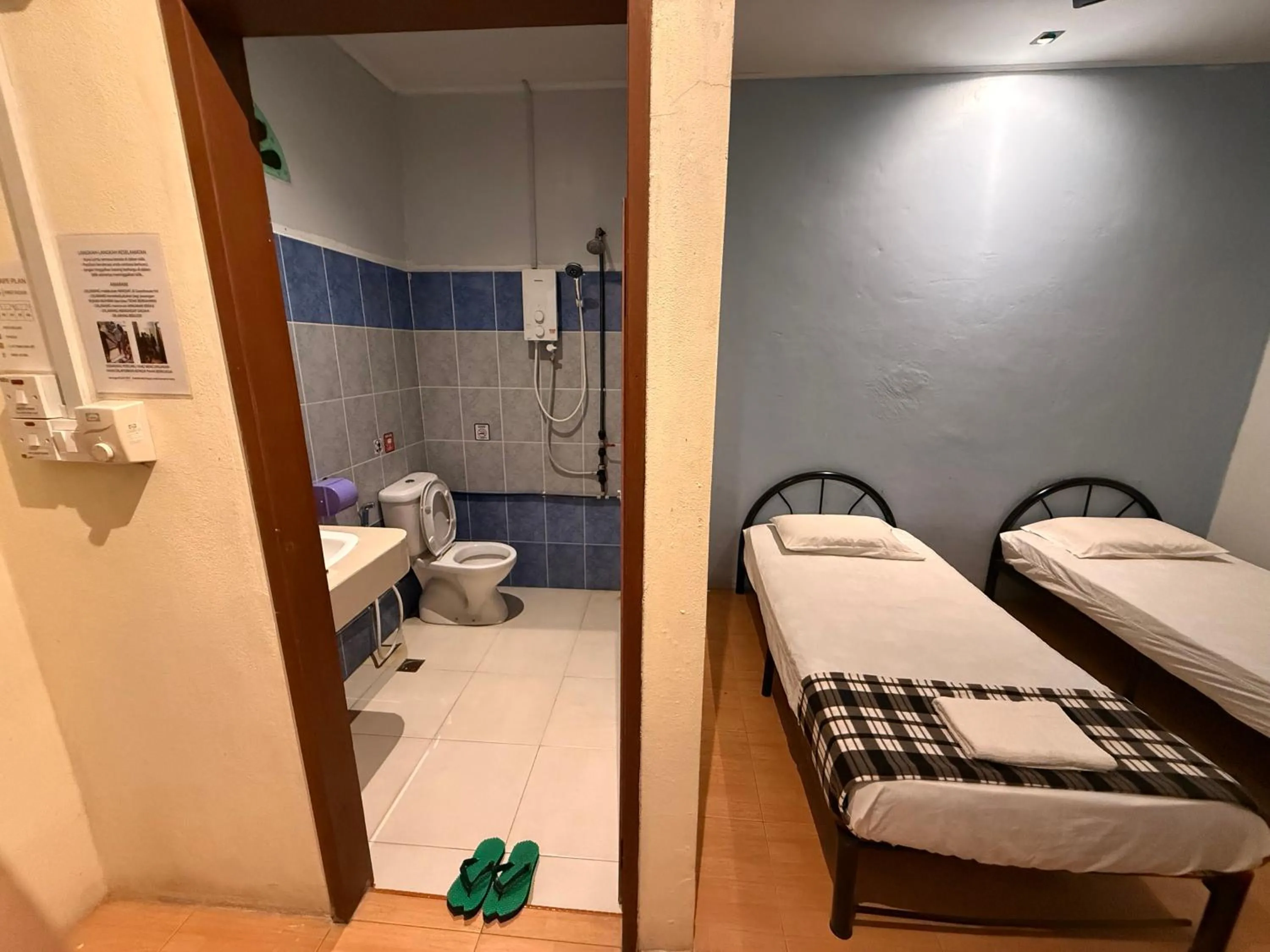 Toilet in RTMS Guesthouse Semporna