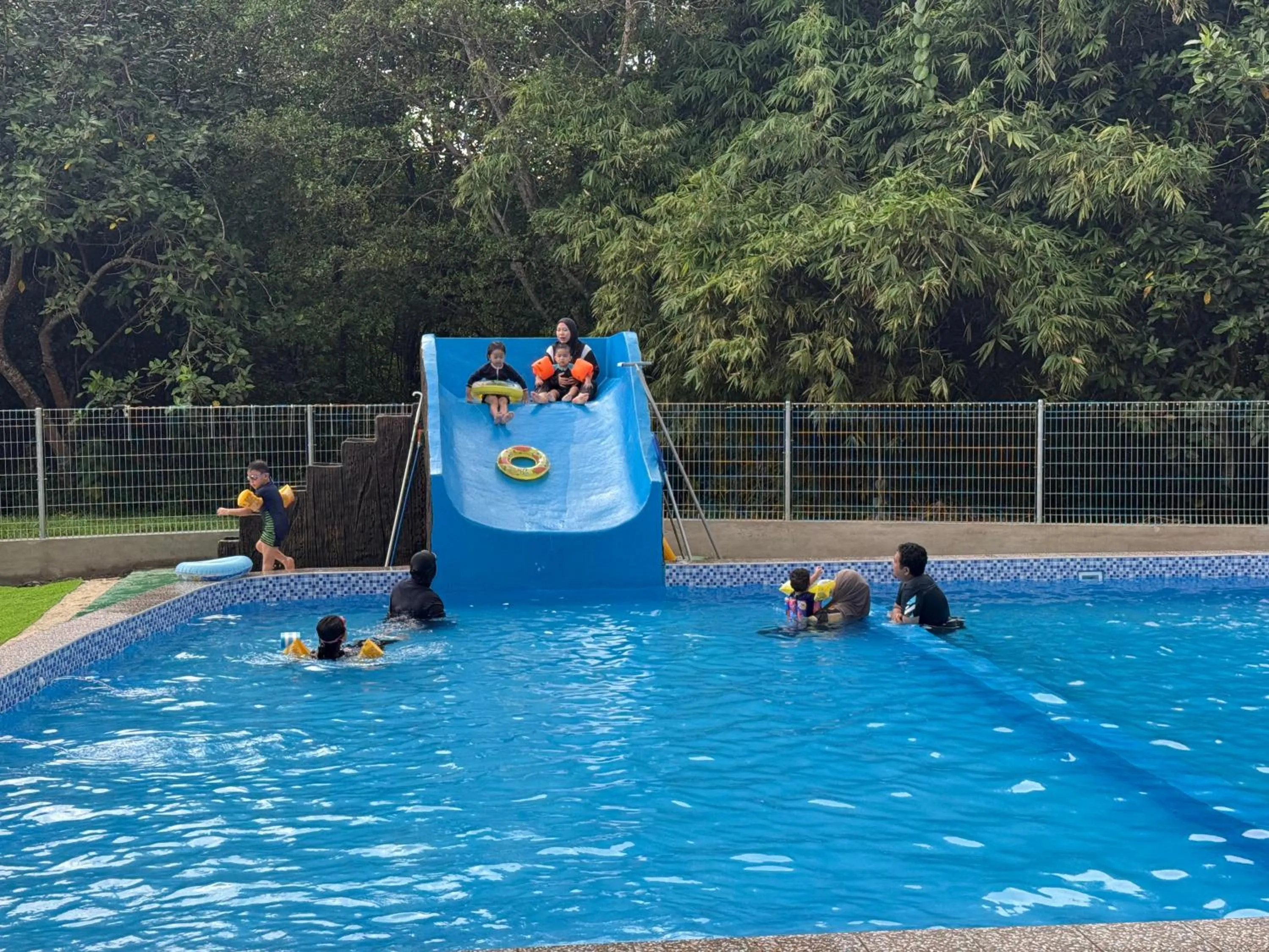 Pool view in RTMS Guesthouse Semporna