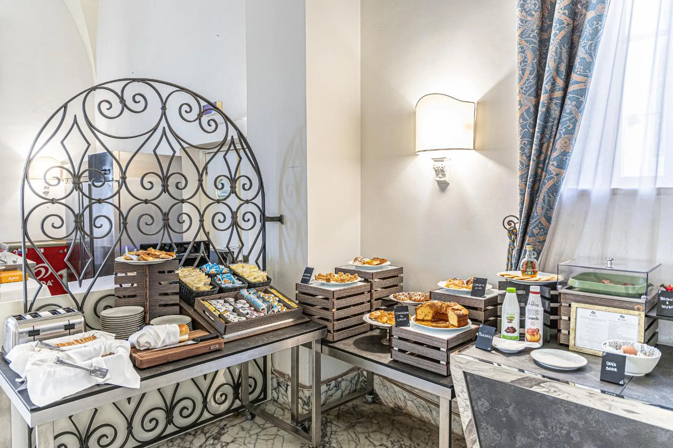 Buffet breakfast in Hotel De La Ville