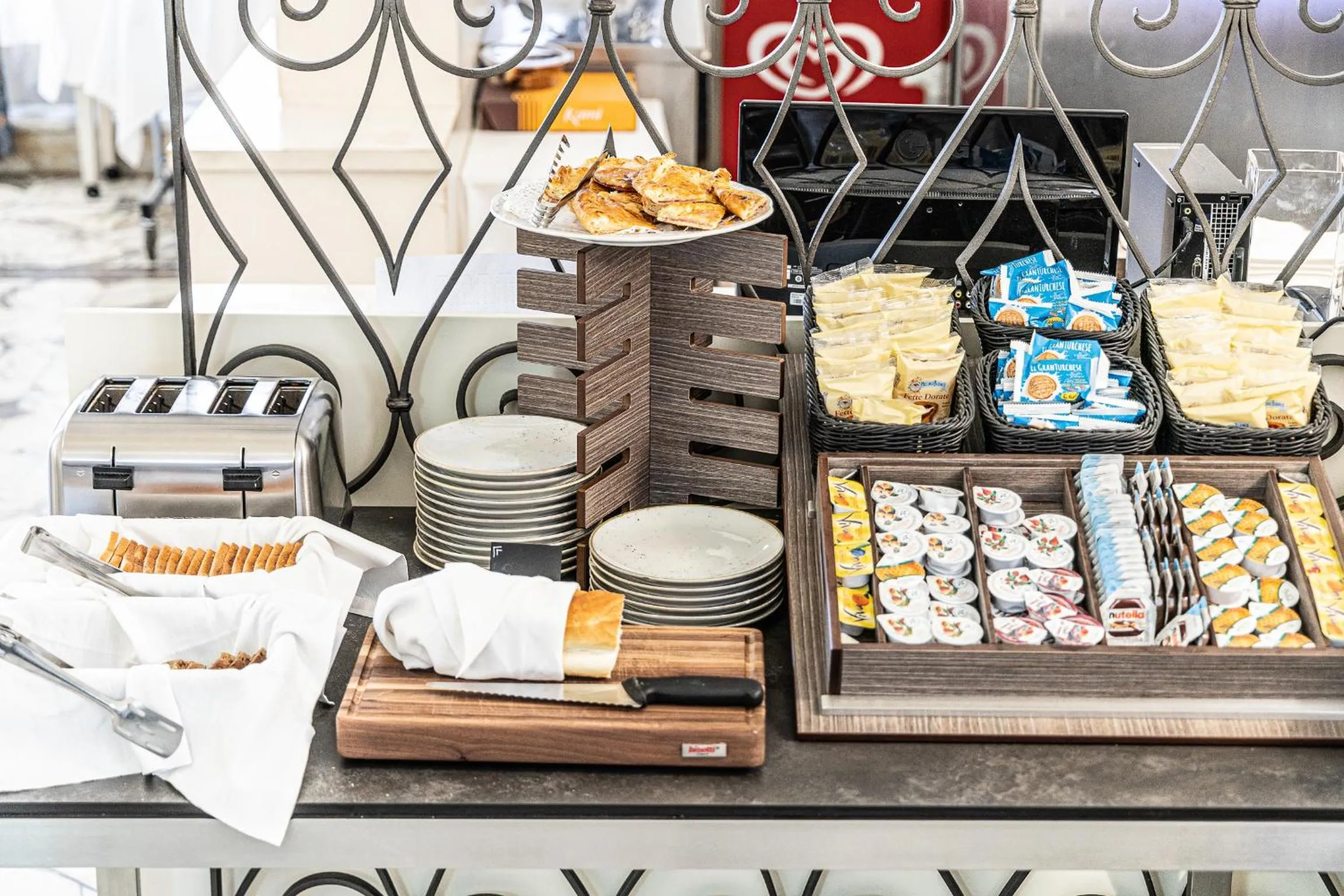 Buffet breakfast in Hotel De La Ville