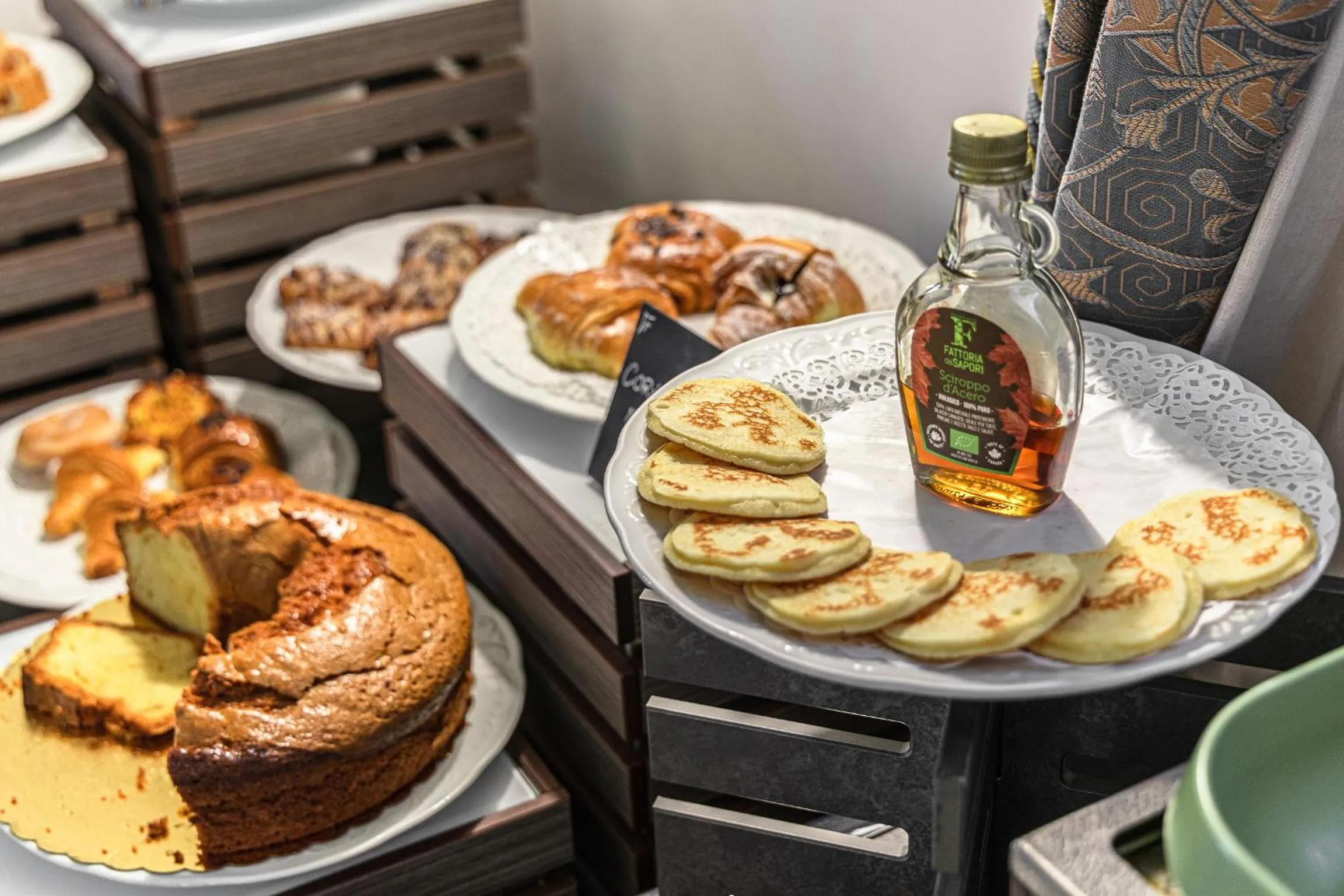 Buffet breakfast in Hotel De La Ville