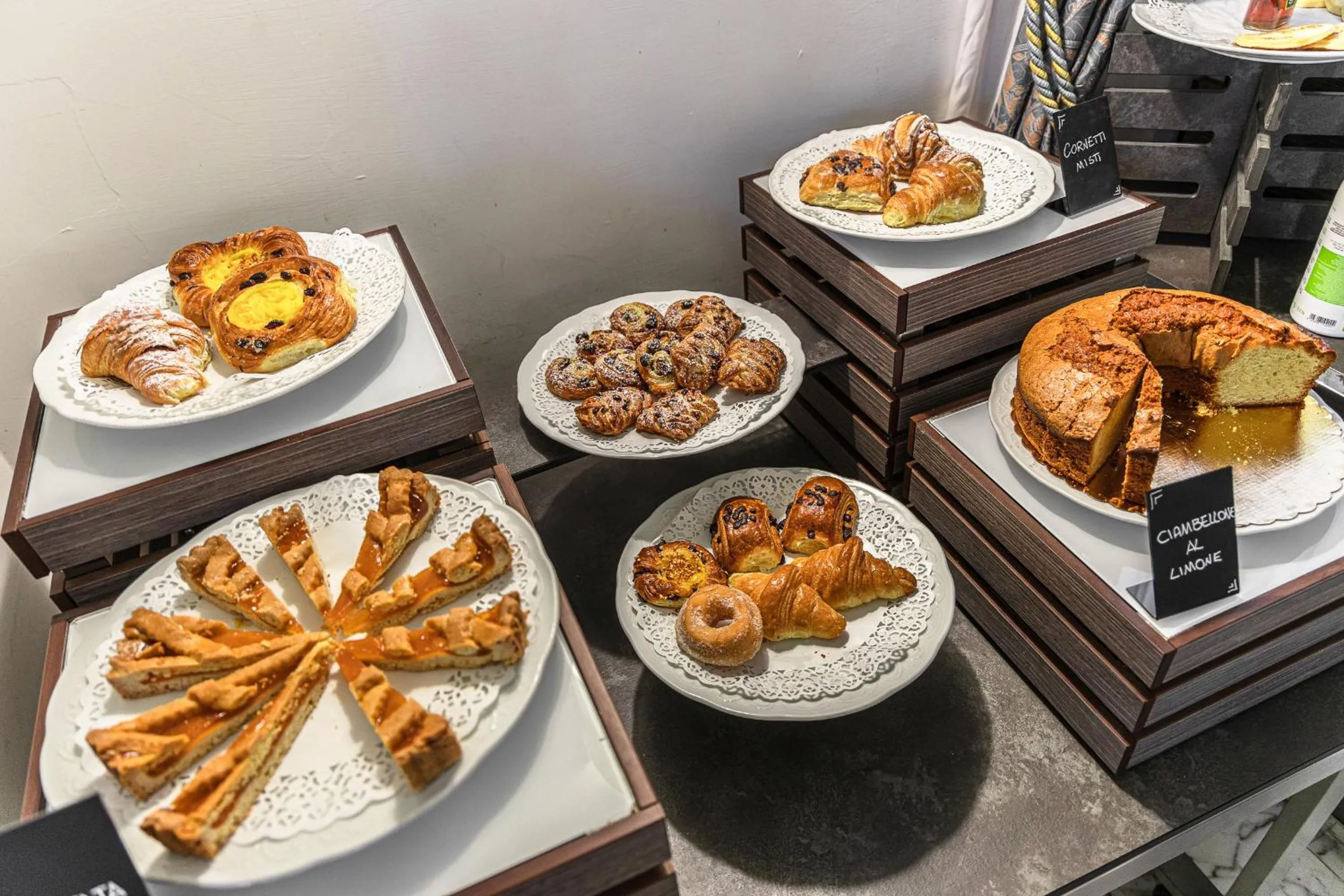 Buffet breakfast in Hotel De La Ville