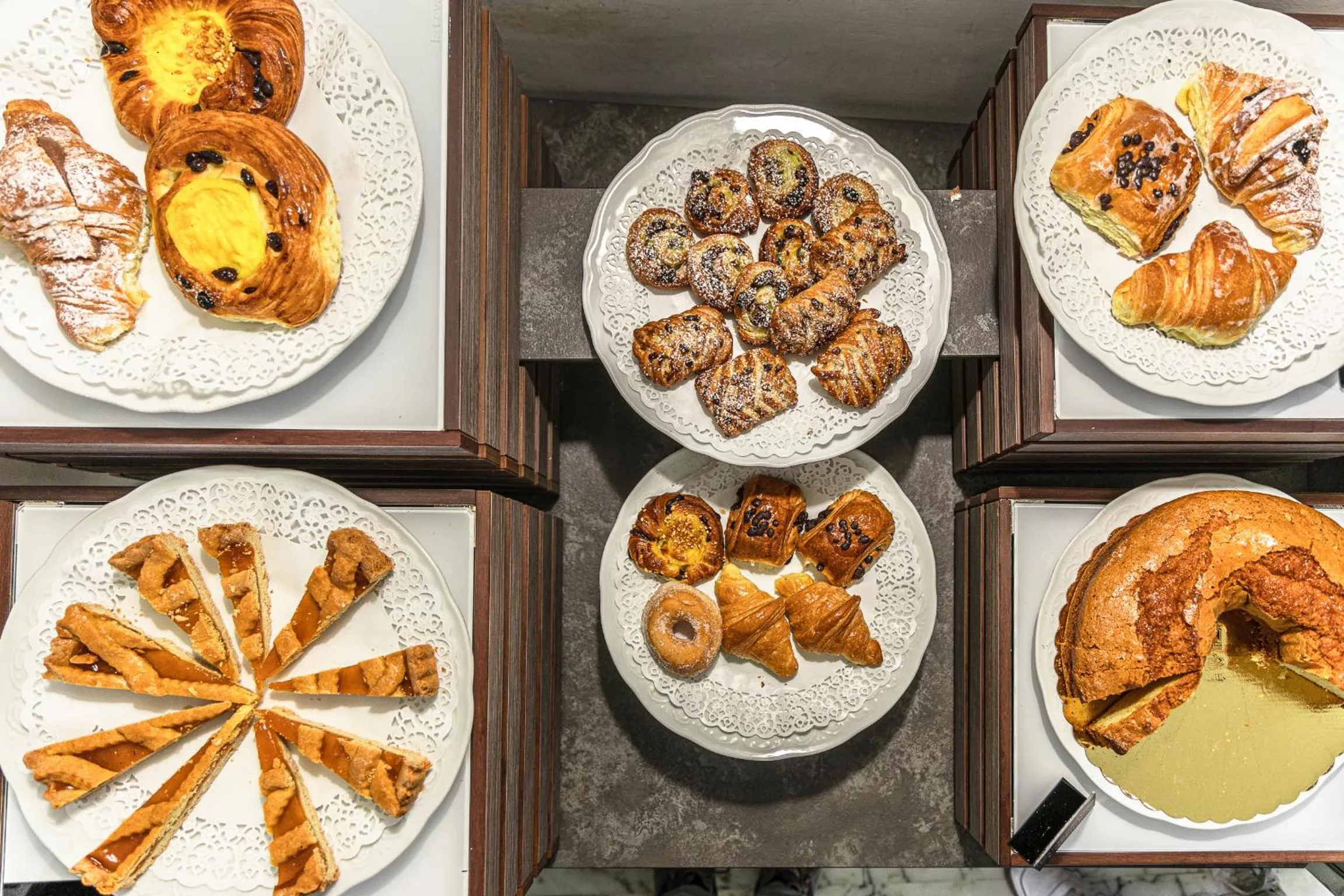 Buffet breakfast in Hotel De La Ville