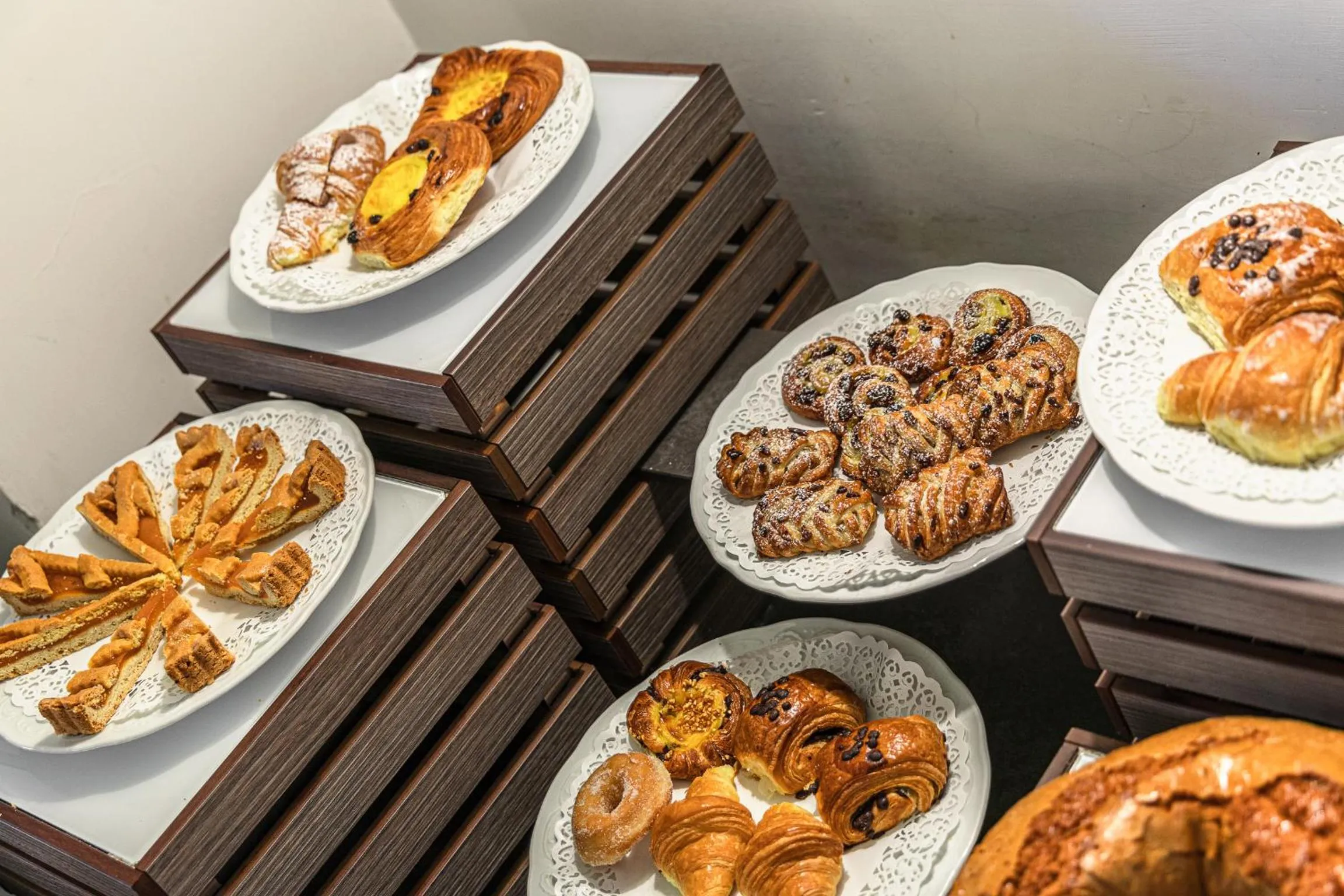 Buffet breakfast in Hotel De La Ville