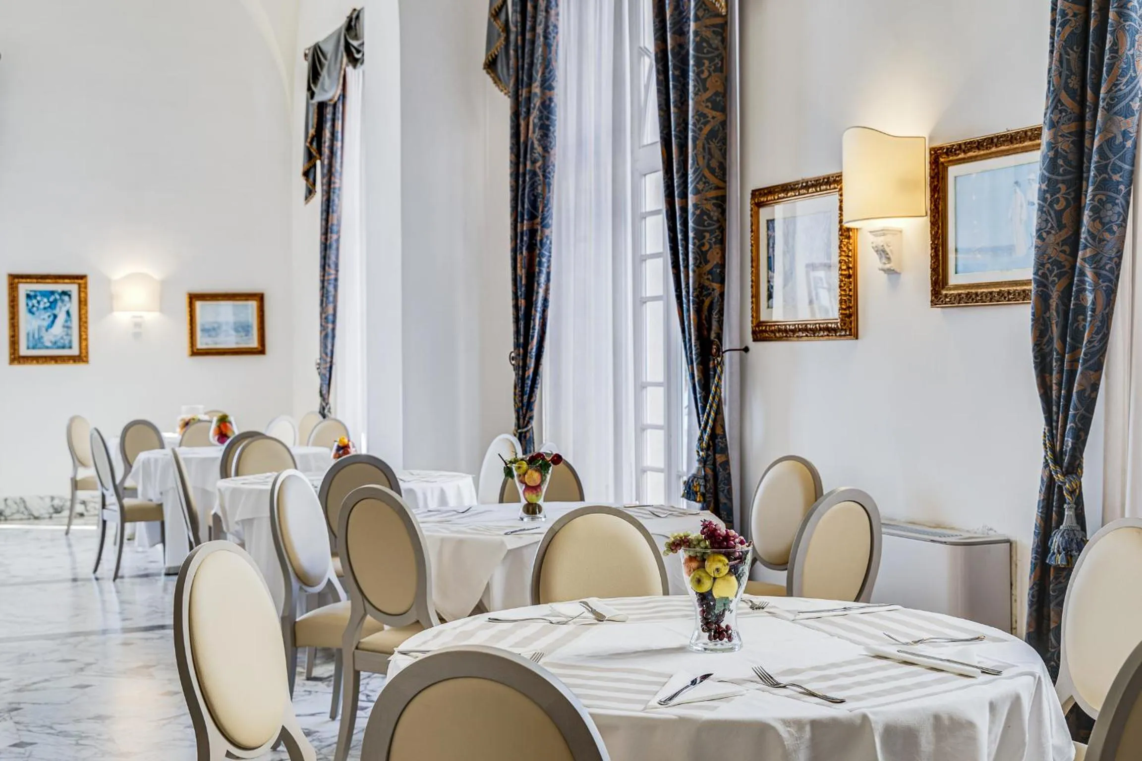 Breakfast in Hotel De La Ville