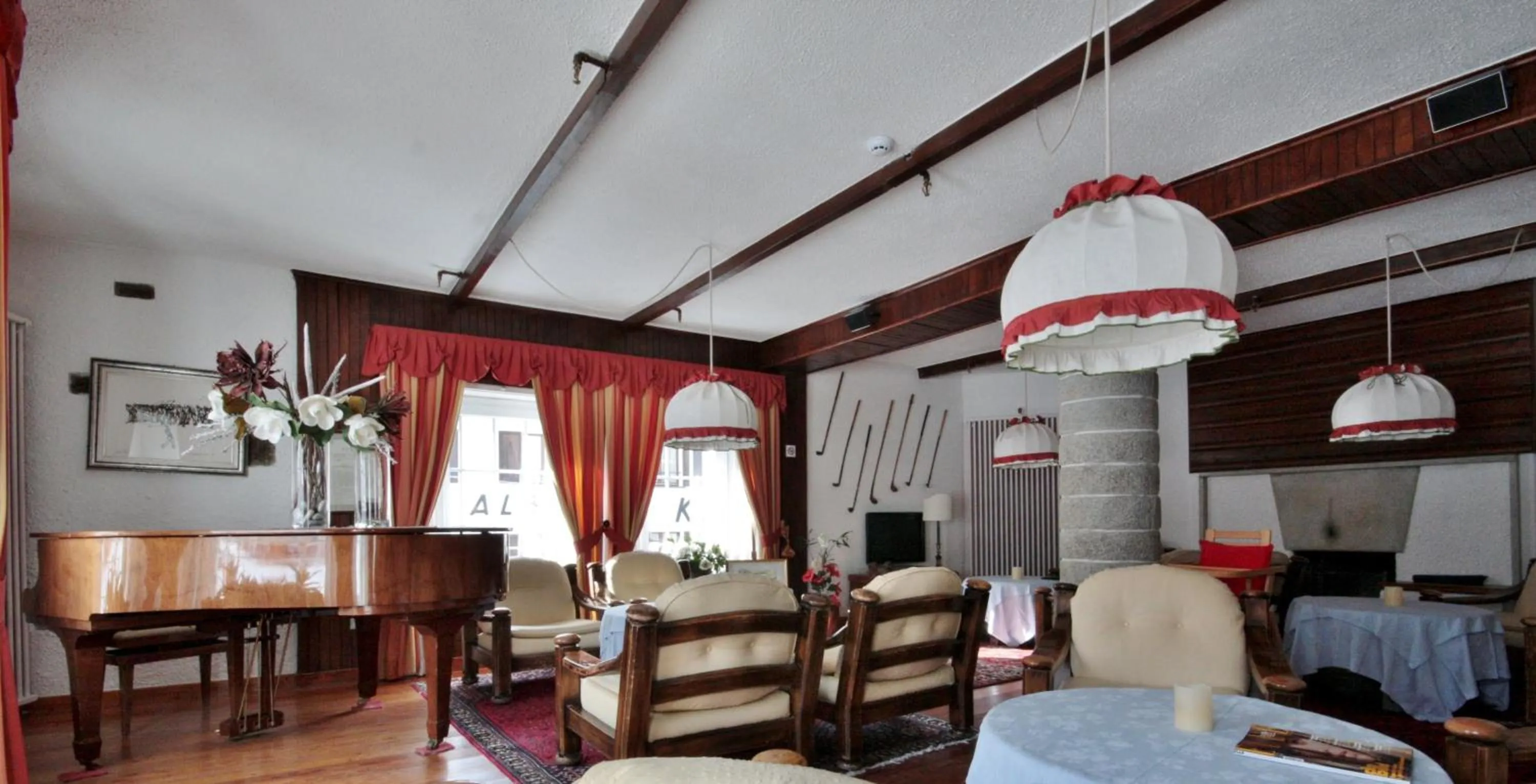 Communal lounge/ TV room in Hotel La Meridiana