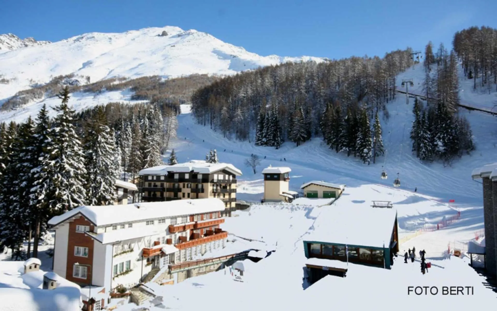 Property building in Hotel La Meridiana