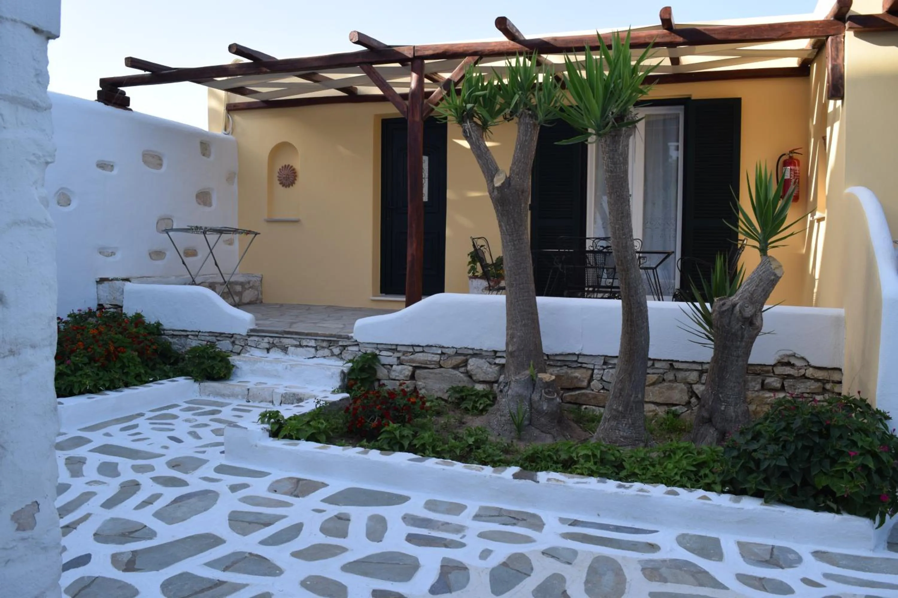 Tzane Studios & Apartments - Steps away from Golden Beach